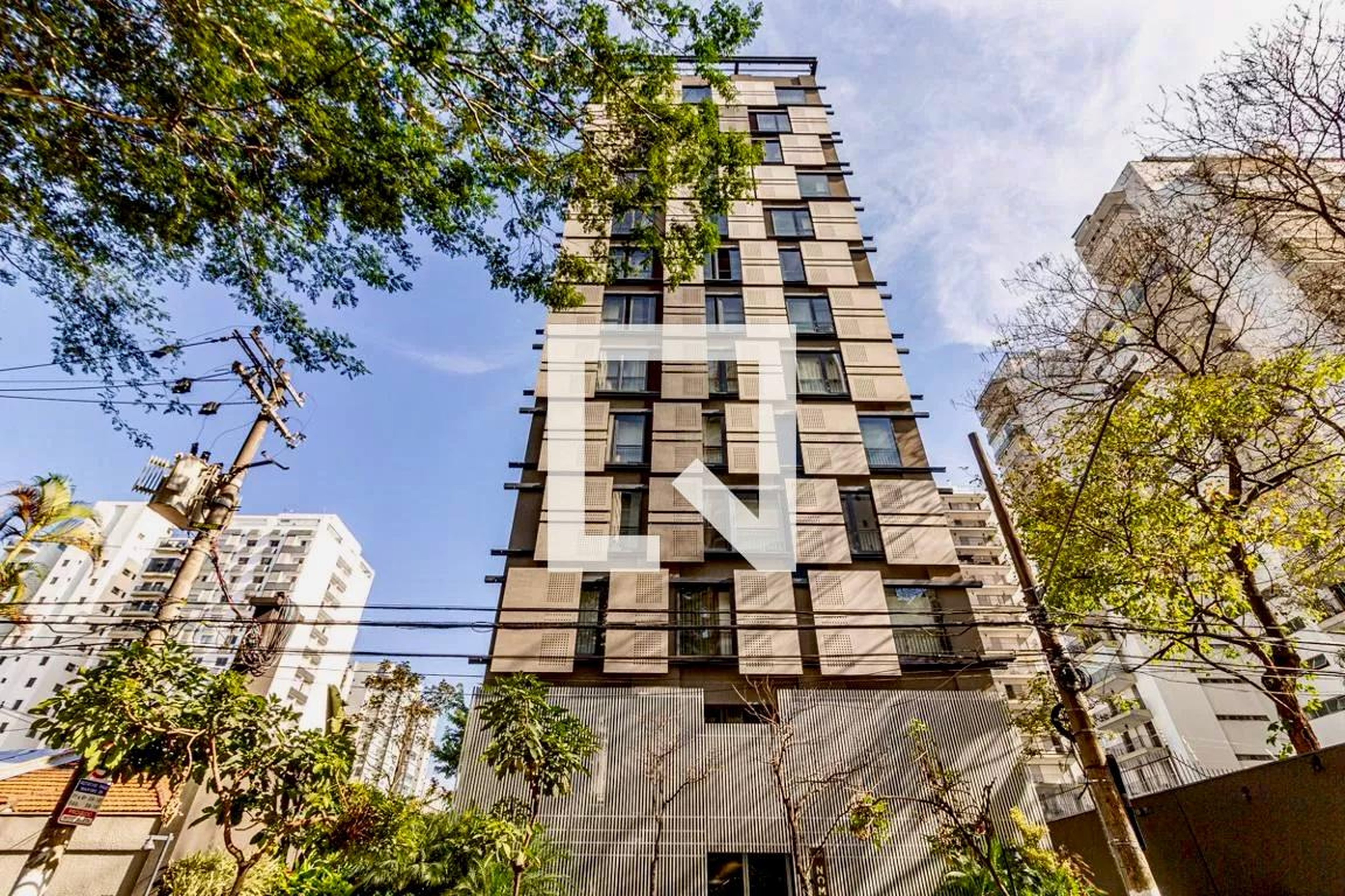 Fachada Condomínio em Avenida Jurucê, 196