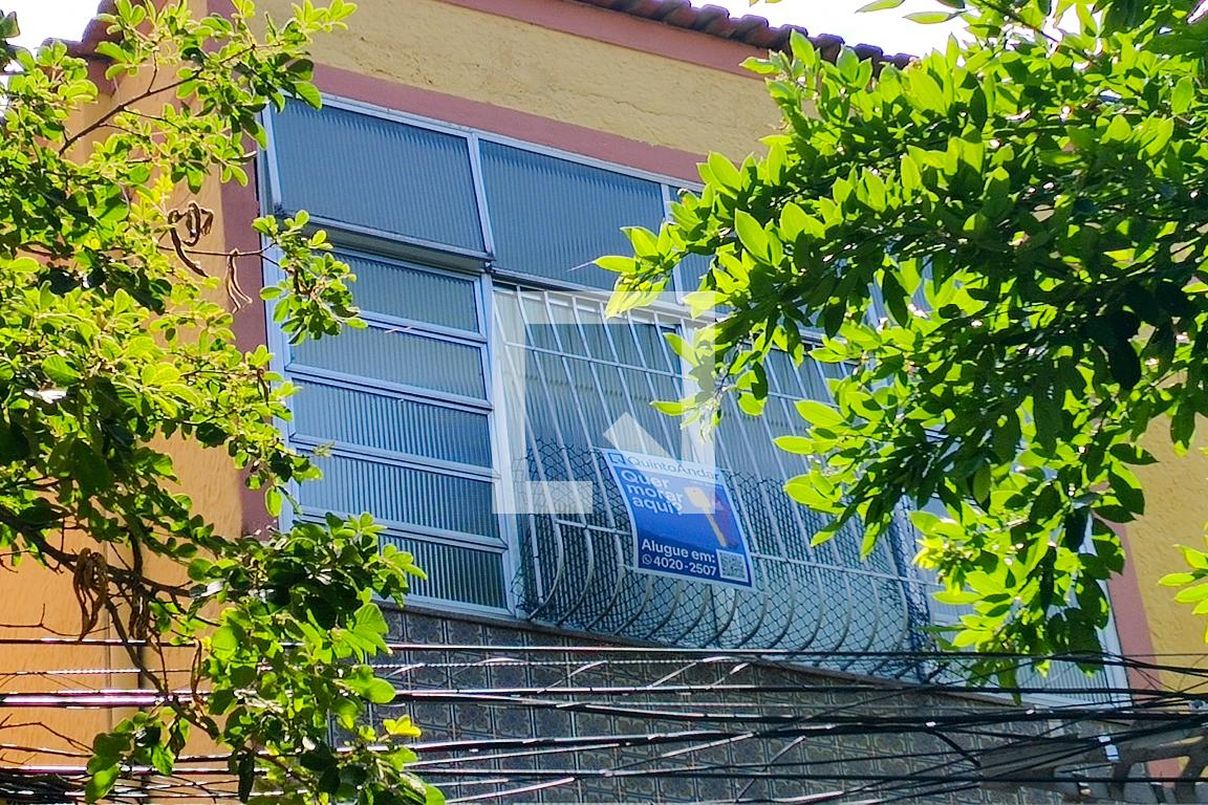 Fachada do Prédio Condomínio em Rua Itaperuna, 60