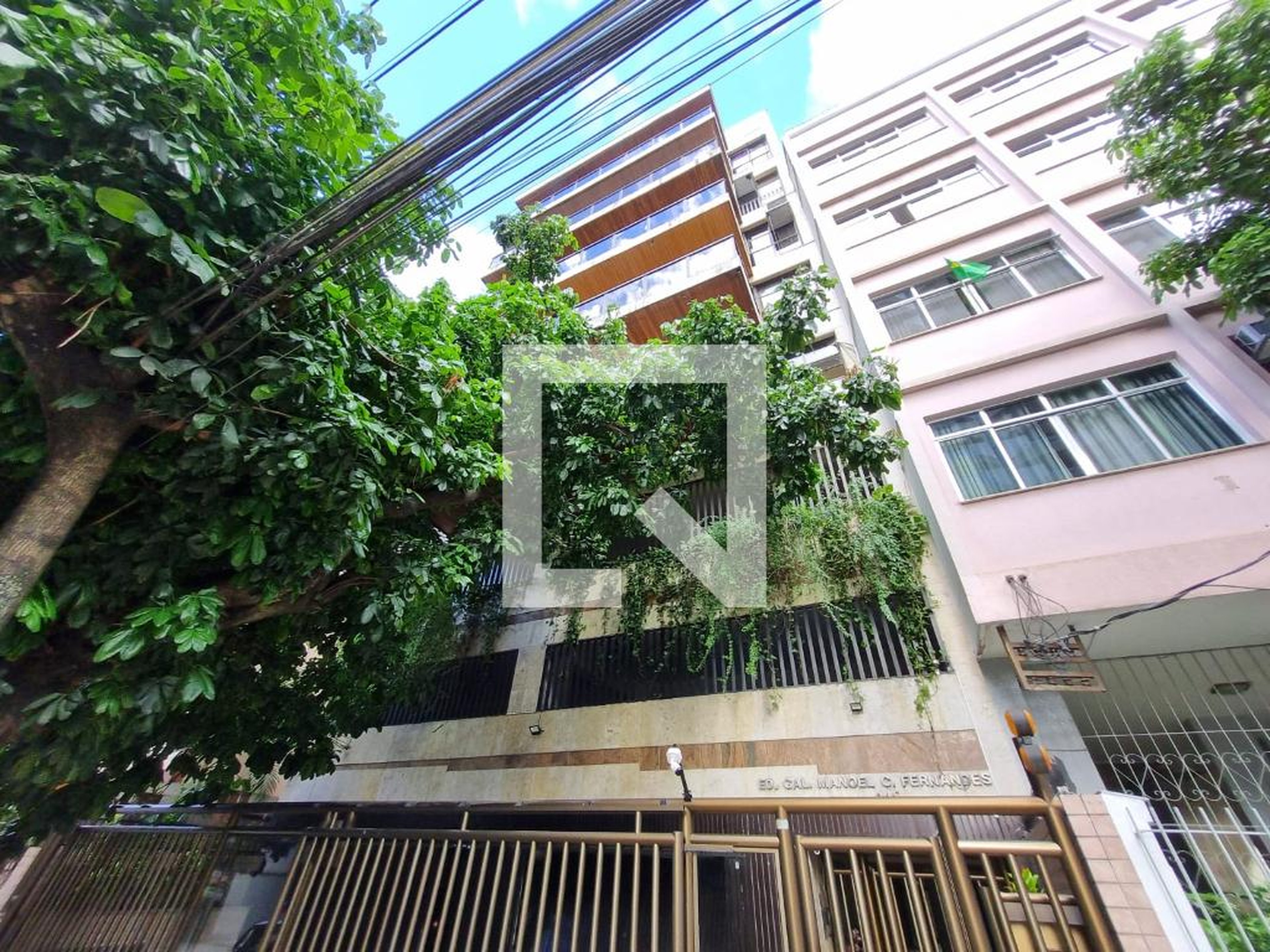 Fachada Condomínio em Rua Desembargador Izidro, 149