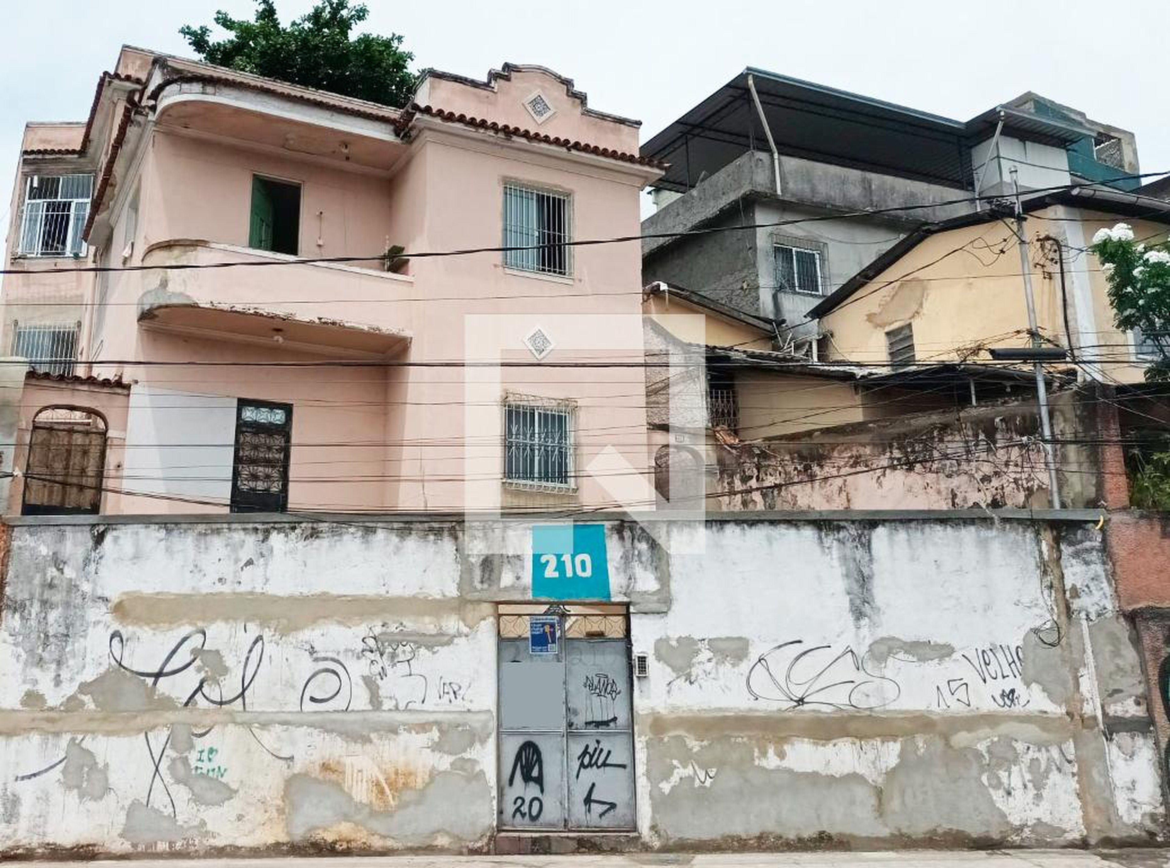 Fachada Condomínio em Rua Arquias Cordeiro, 210