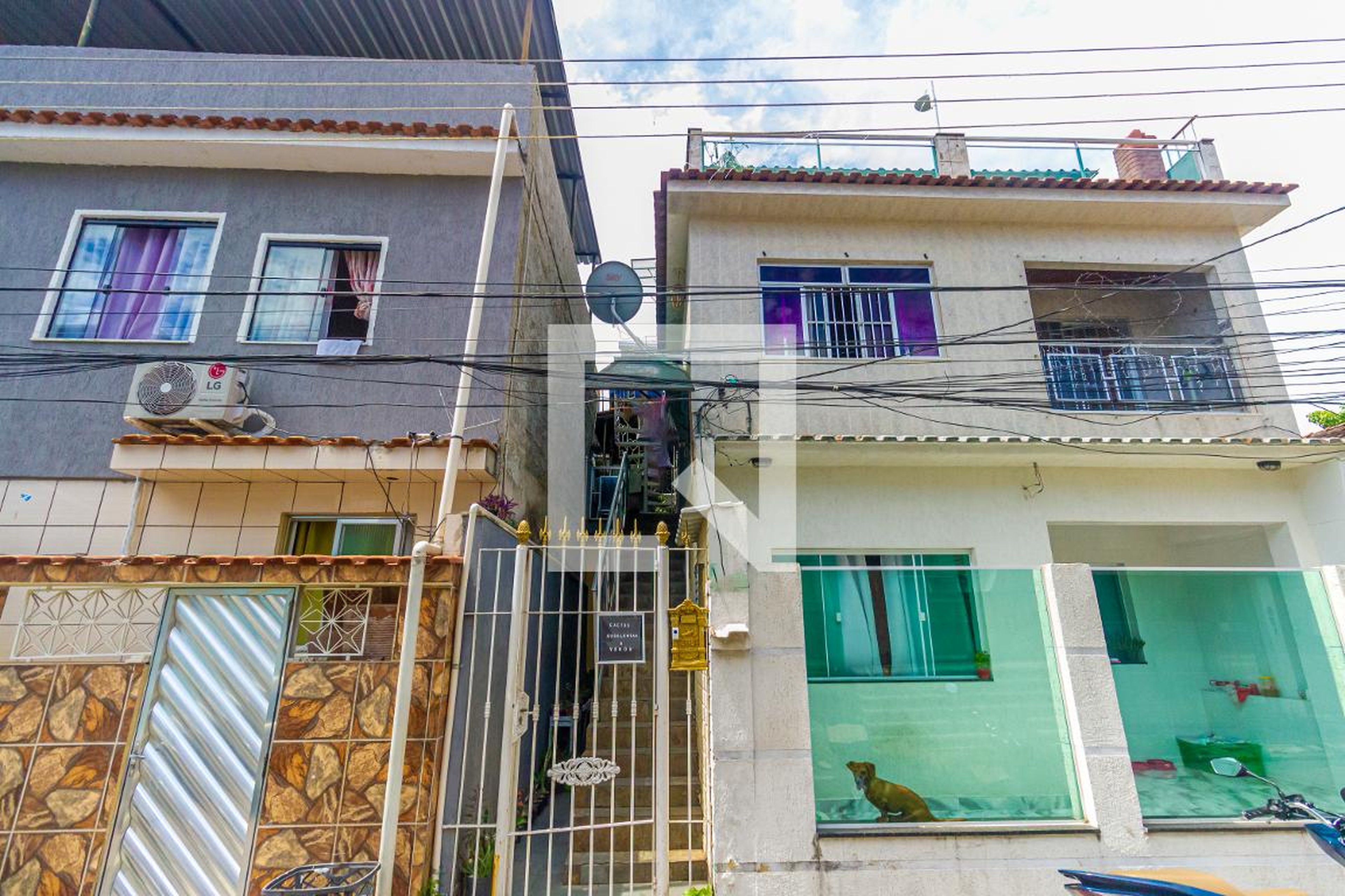 Fachada Condomínio em Rua Floriano de Lemos, 125