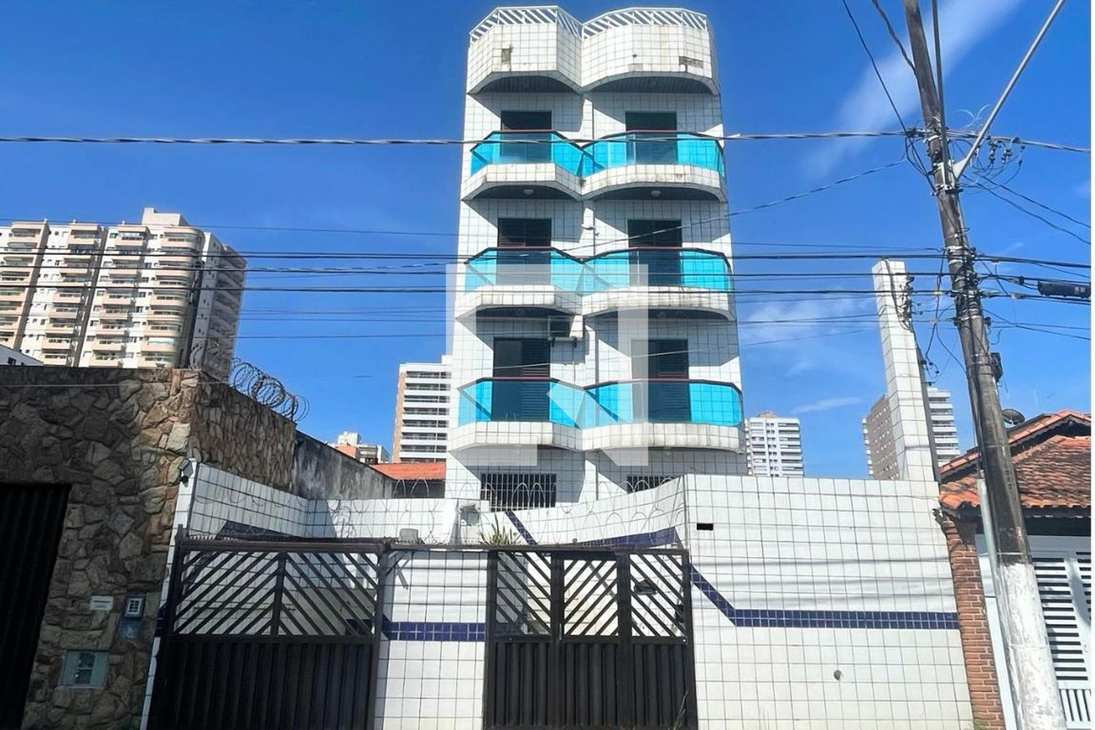 Fachada Condomínio em Rua Doutor Júlio de Mesquita Filho, 193