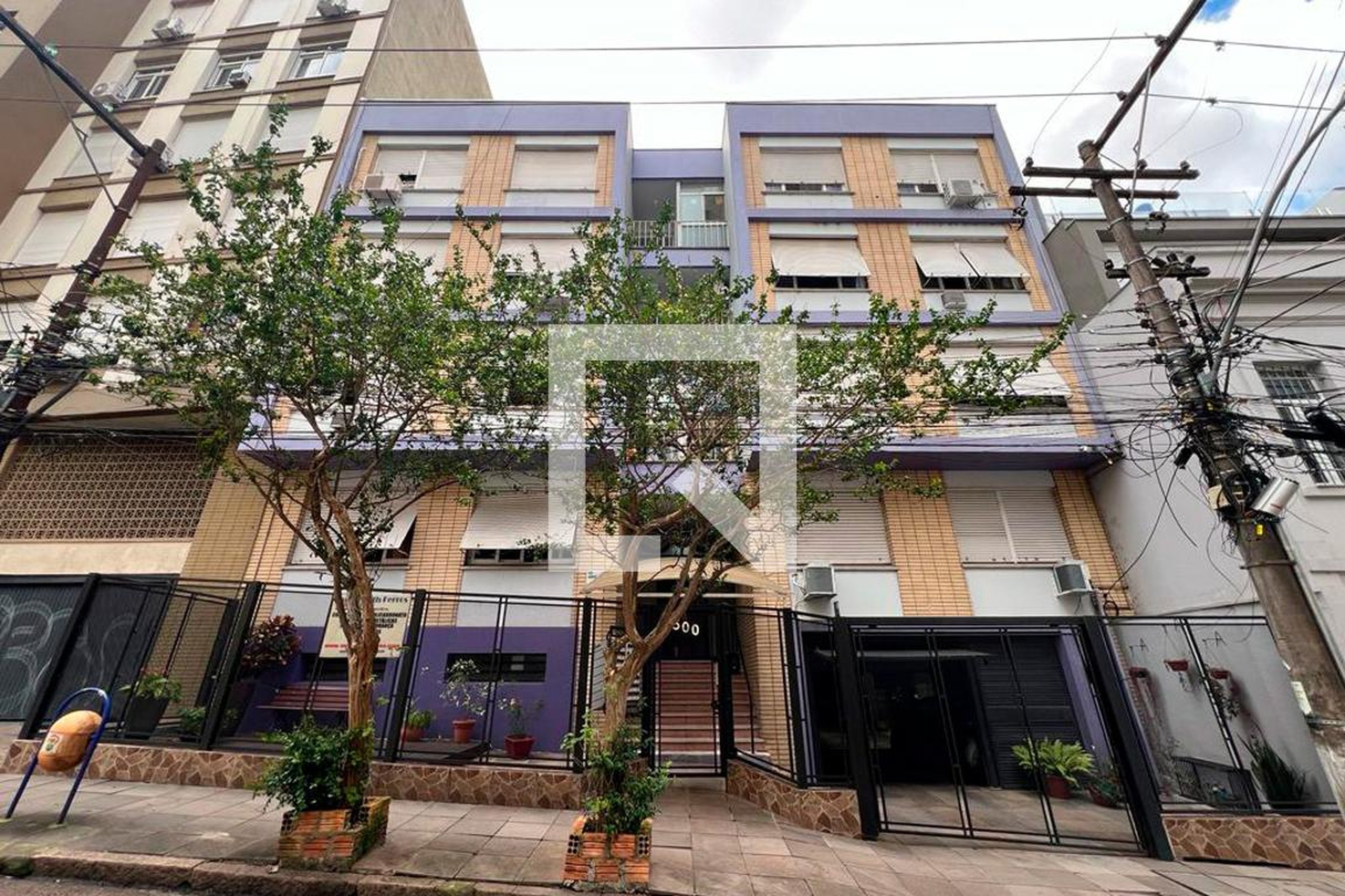 Fachada Condomínio em Rua General Bento Martins, 500