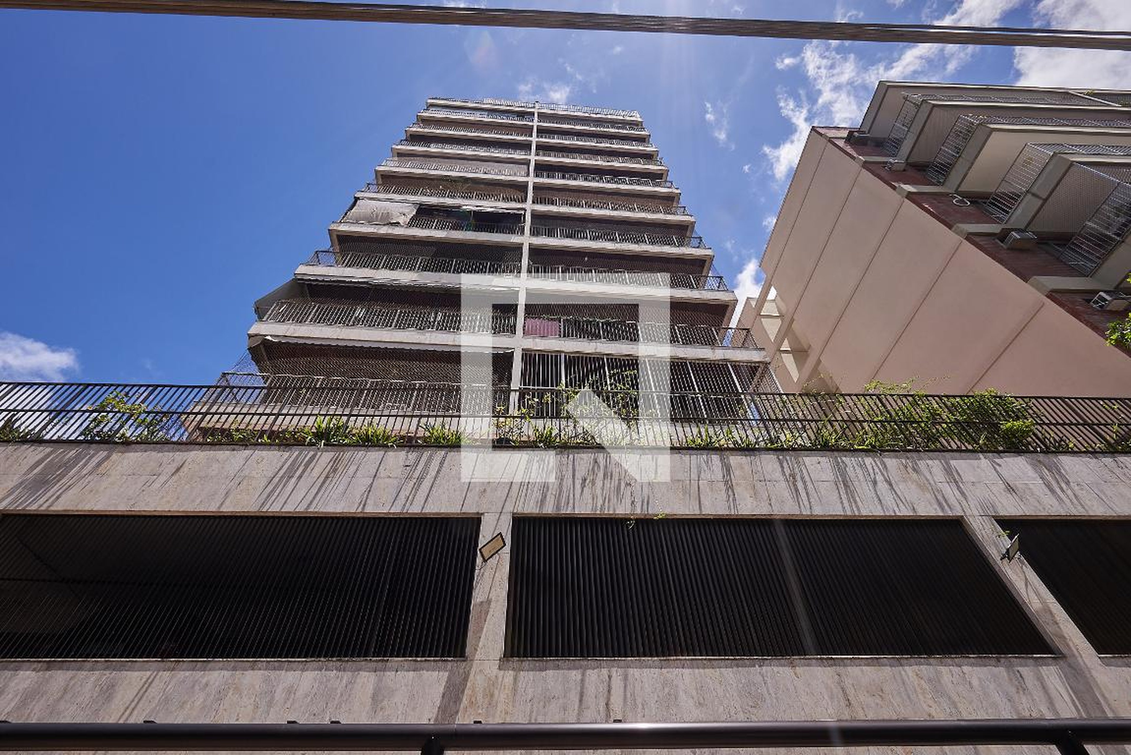 Fachada Condomínio em Rua Maxwell, 75