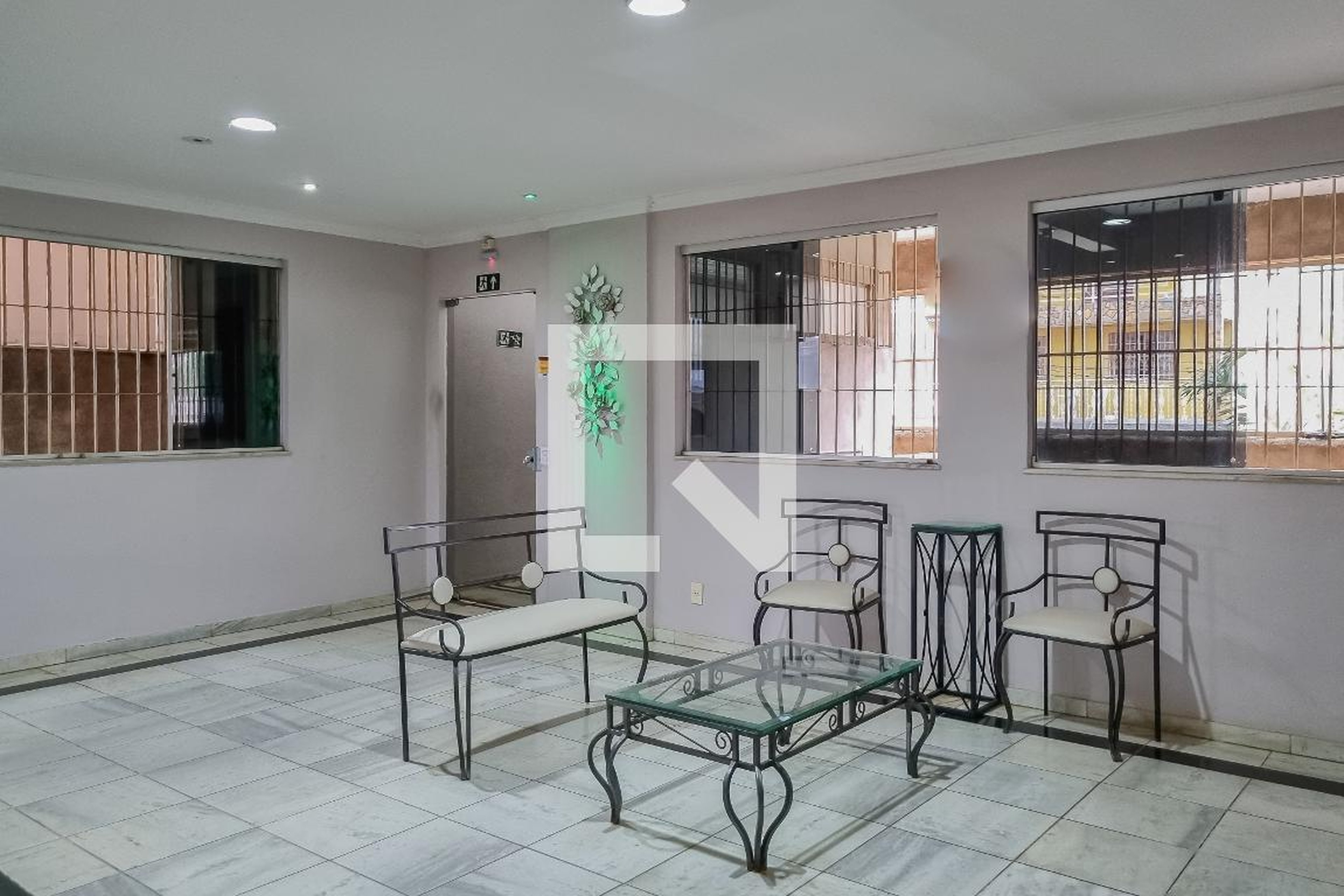 Hall de entrada Condomínio em Rua Luiza Chequer Santos, 23