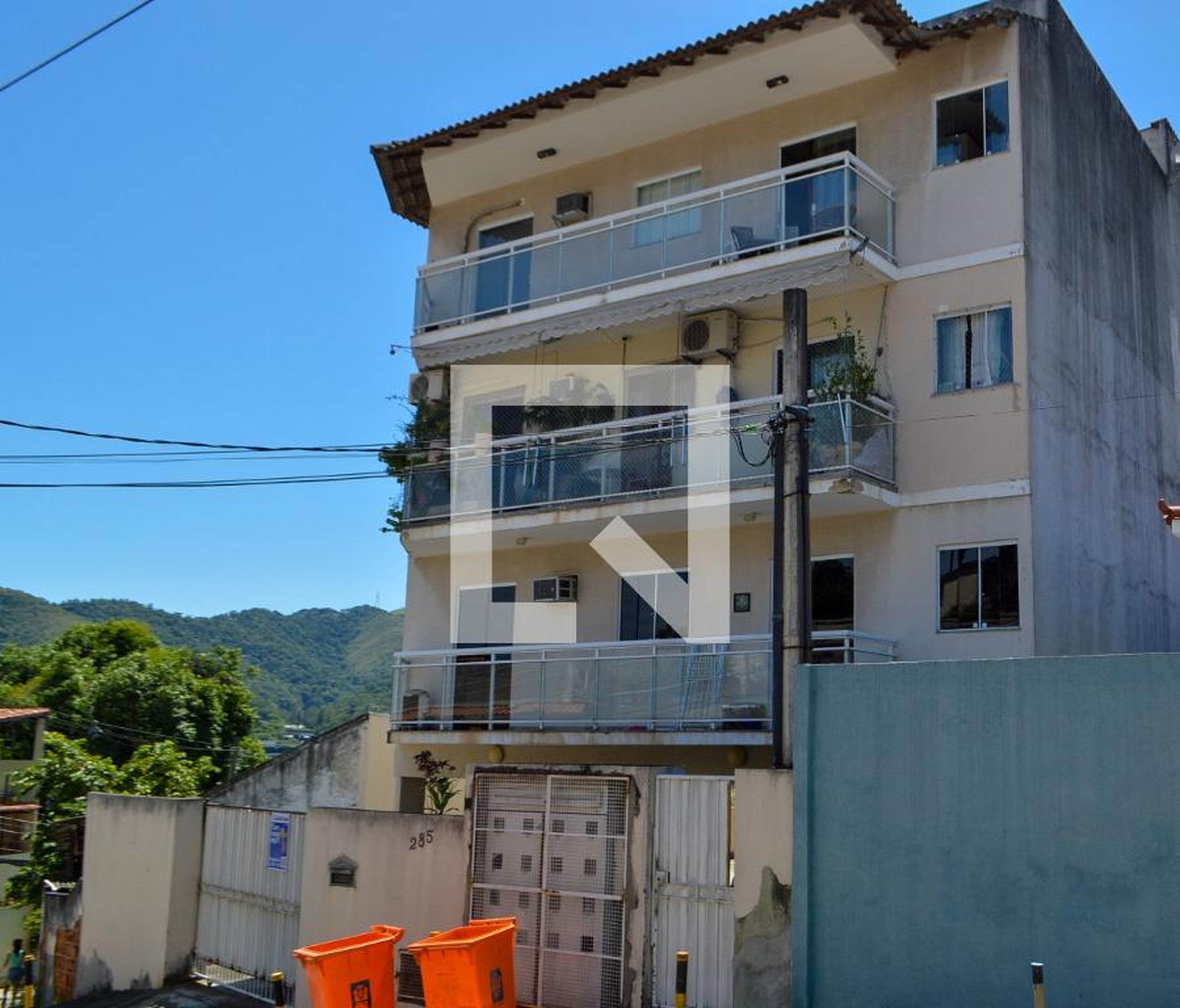 Fachada Condomínio Rua Pirina, 285