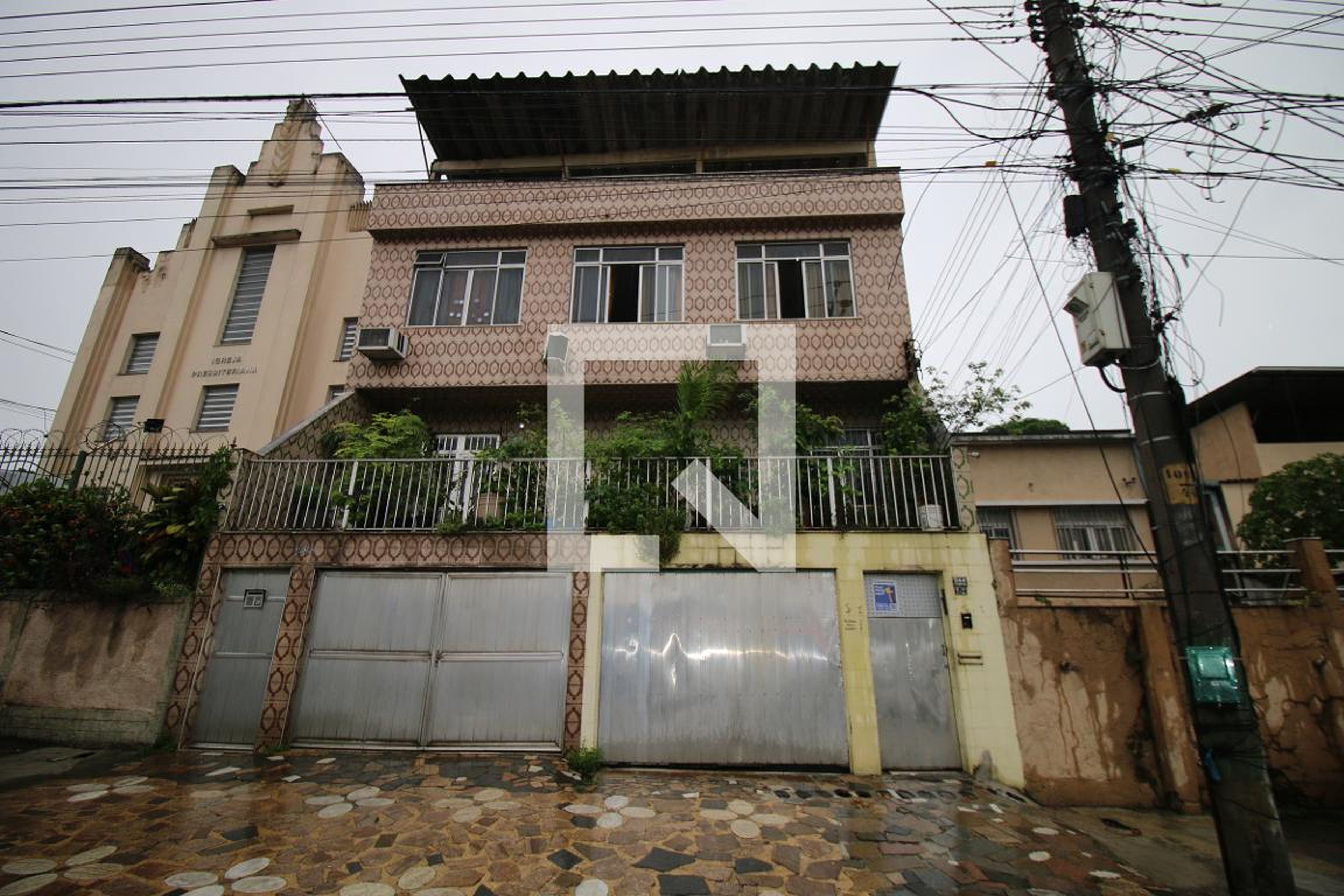 Fachada do Prédio Condomínio em Rua Dona Emília, 244