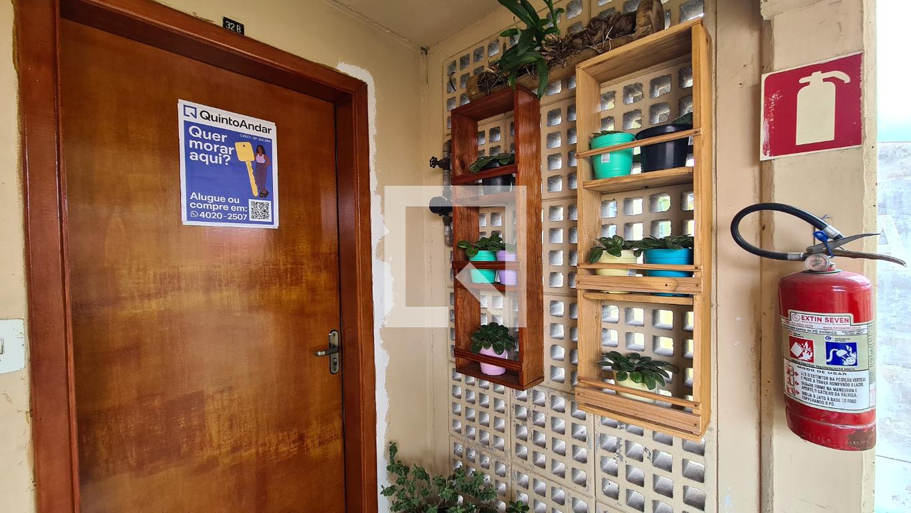 entrada Condomínio em R. Uva Isabel, 73