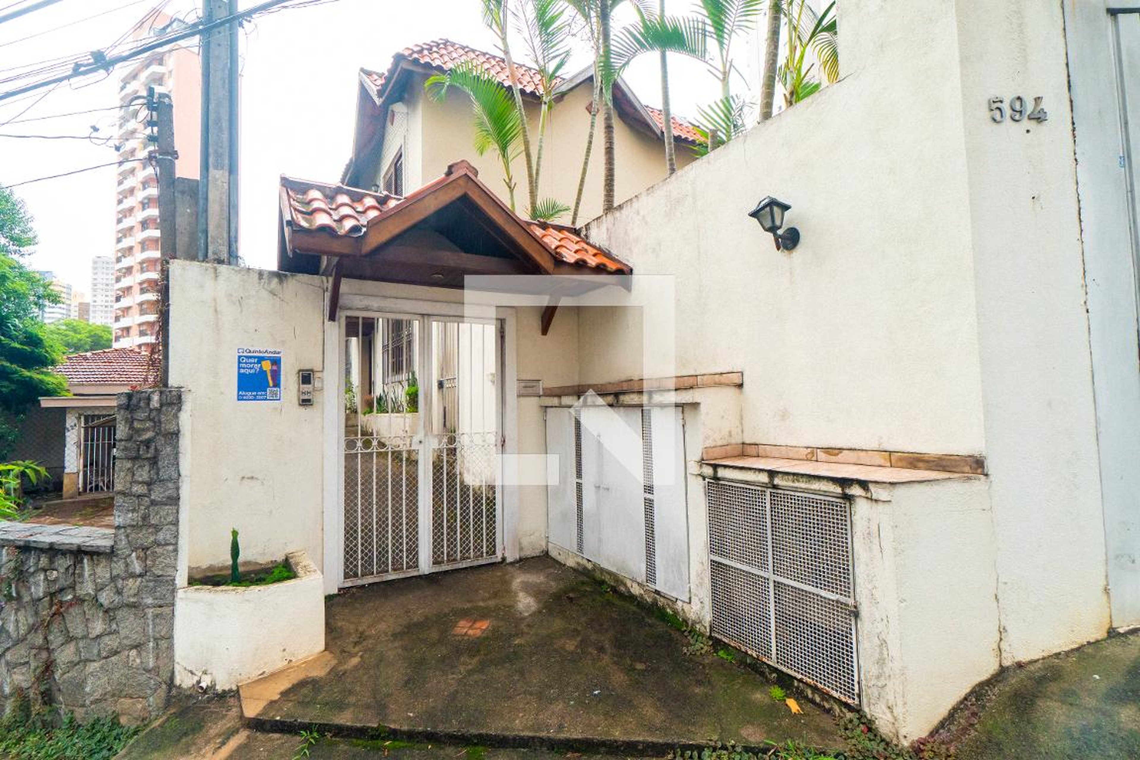 Fachada do condomínio Condomínio em Rua Correia de Lemos, 594