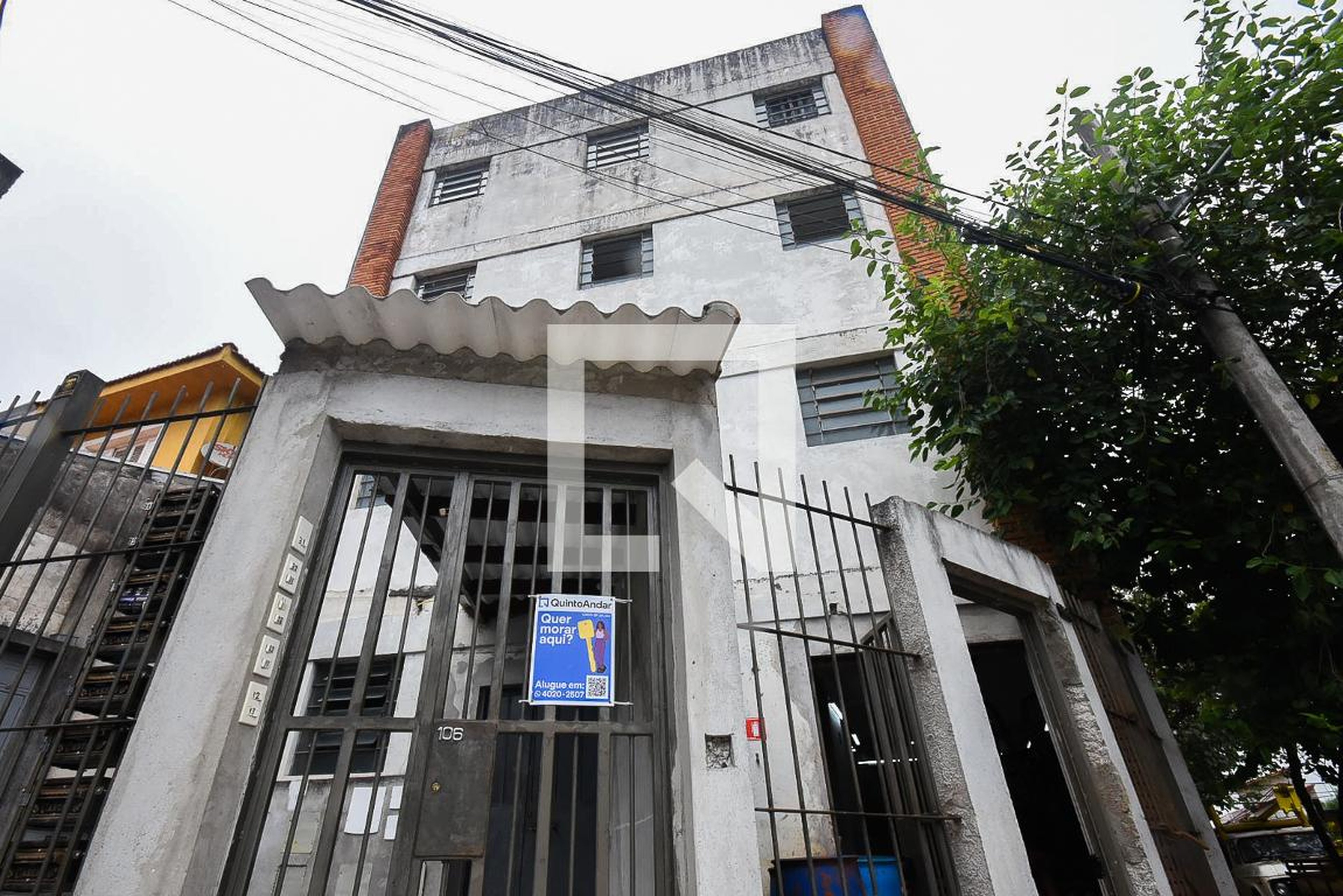 Fachada Condomínio em Rua Agueda Gonçalves, 106