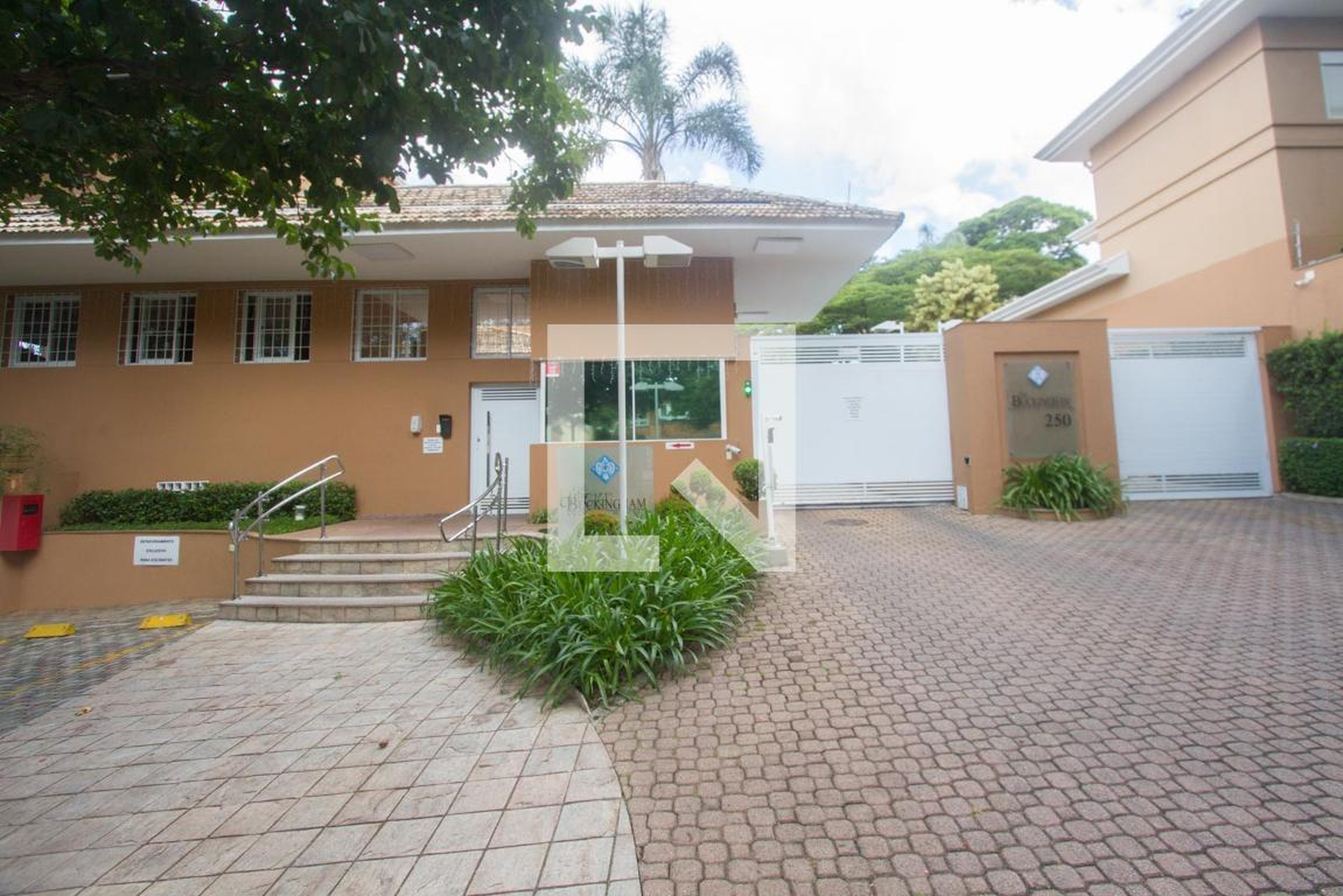 Fachada do Condomínio Condomínio The Buckinham