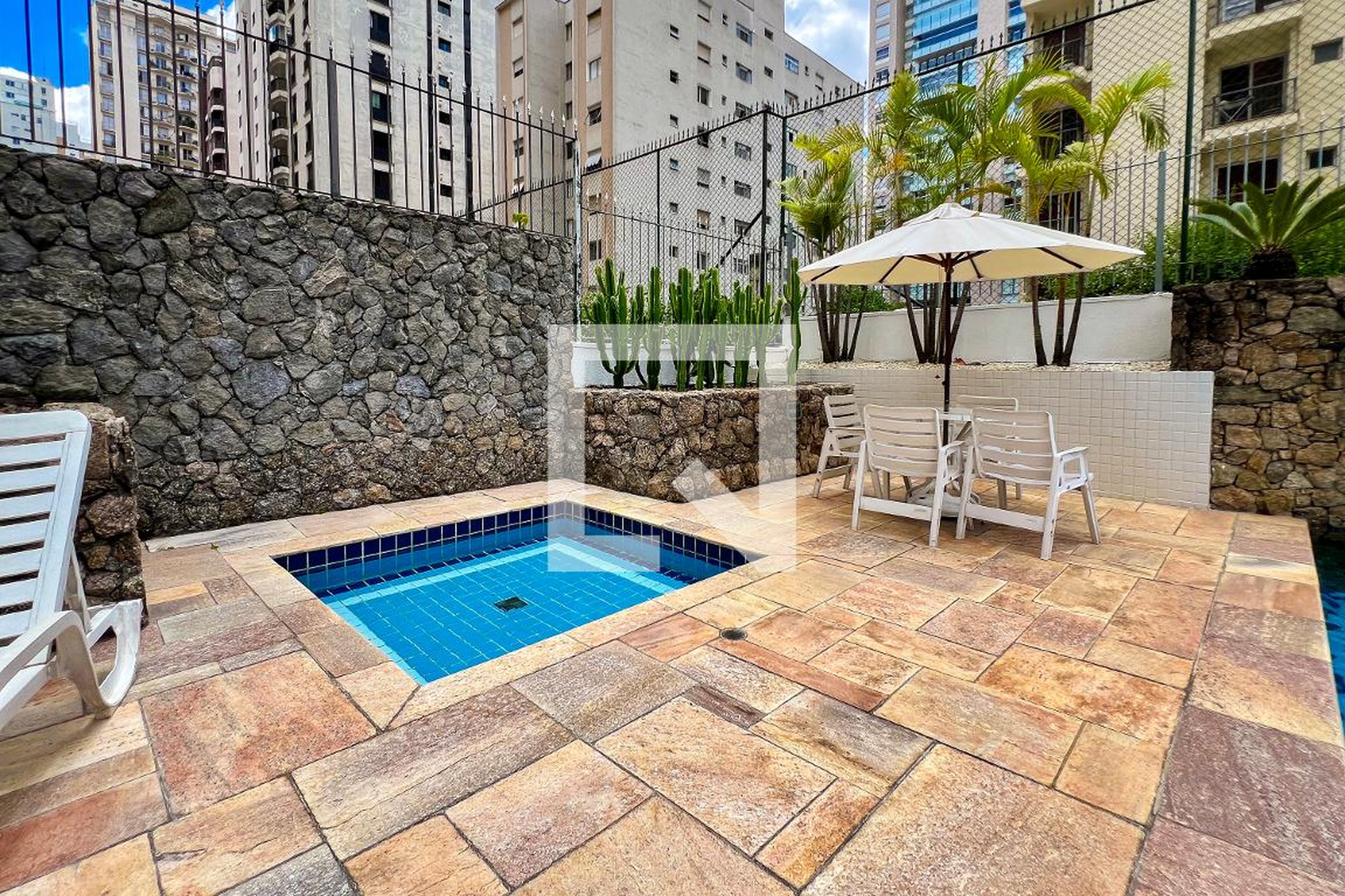 Piscina - Golden Bird