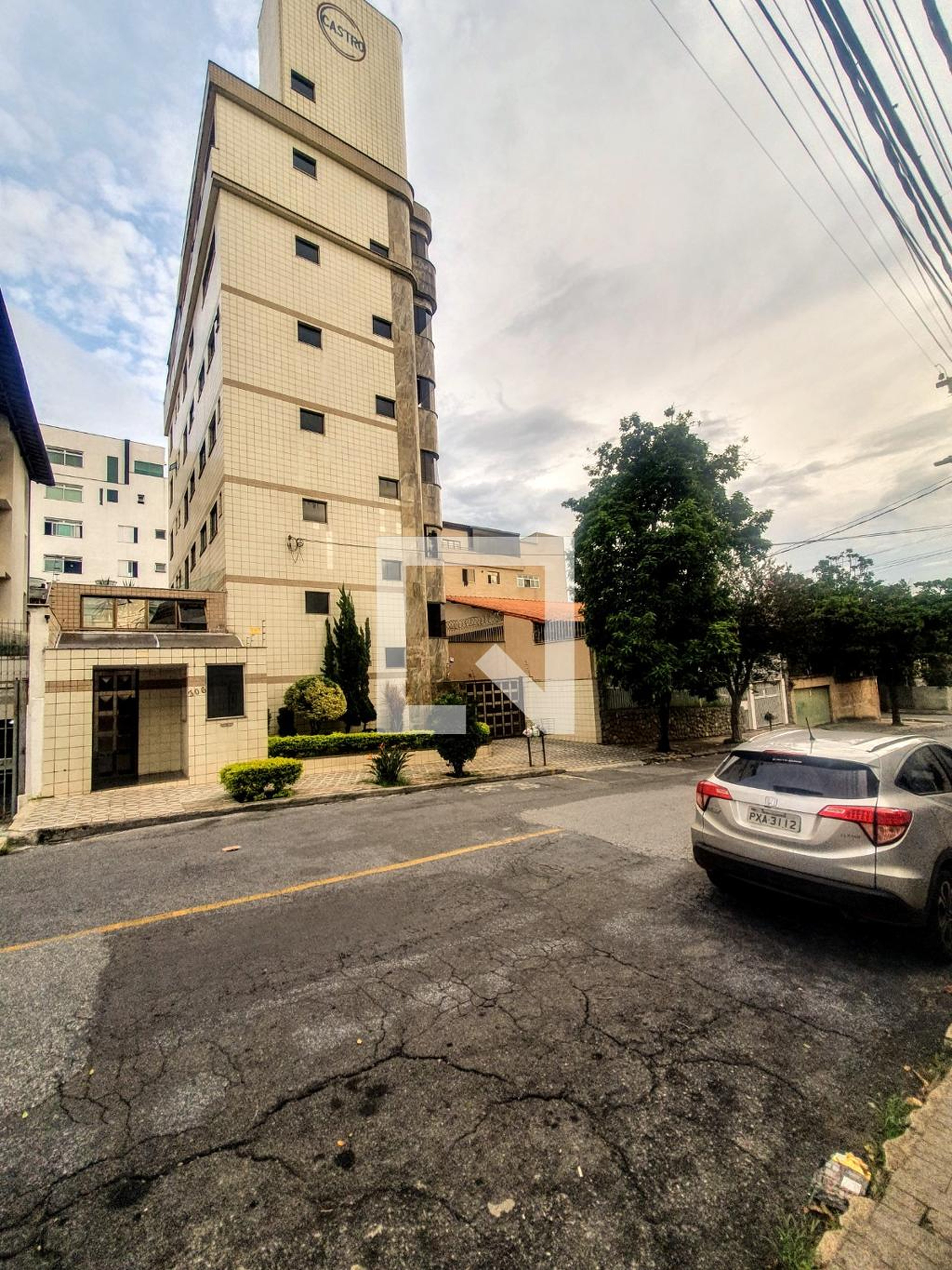 Fachada Condomínio em Rua Professor Amedee Peret, 306