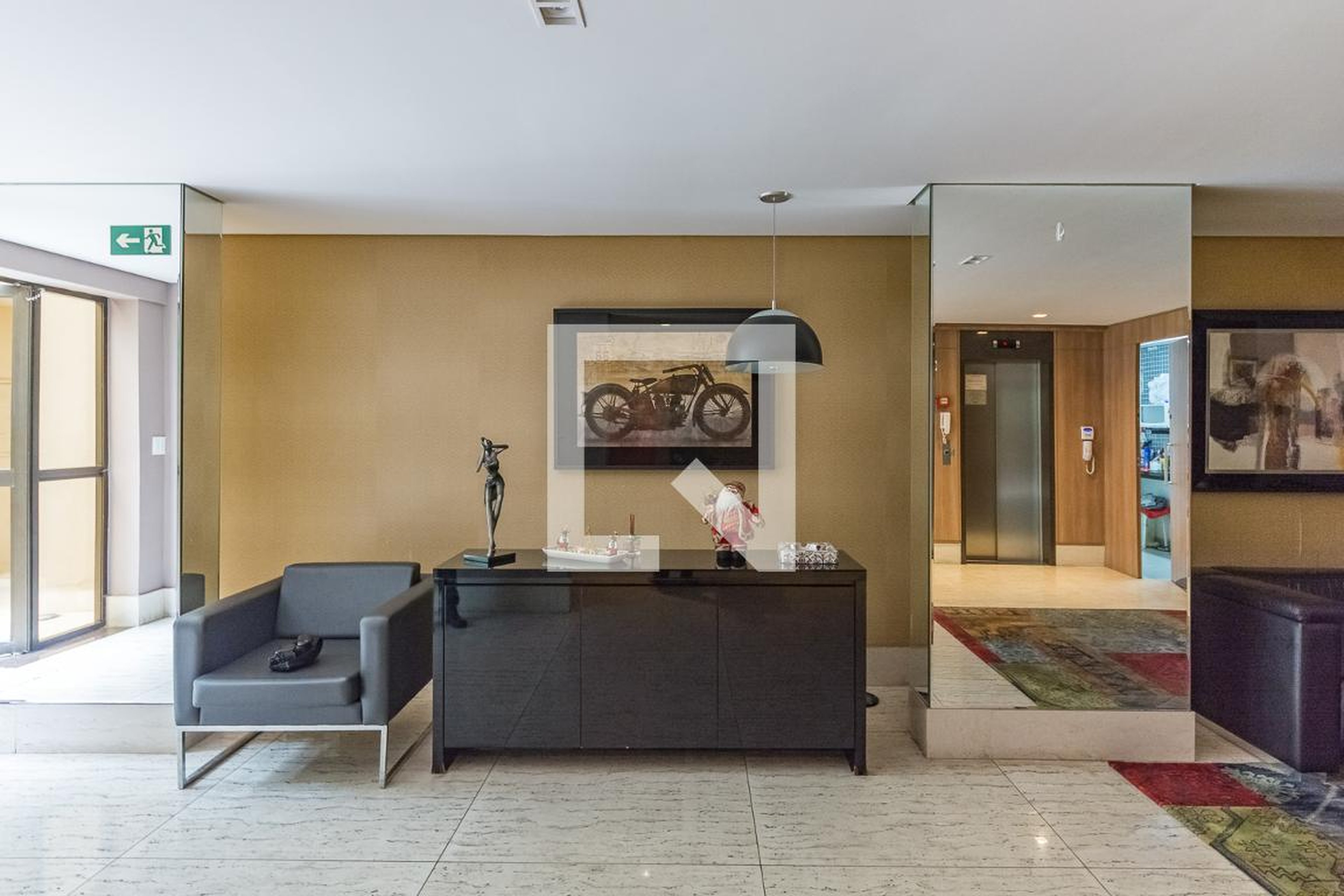 Hall de entrada Condomínio em Rua Tereza Mota Valadares, 885