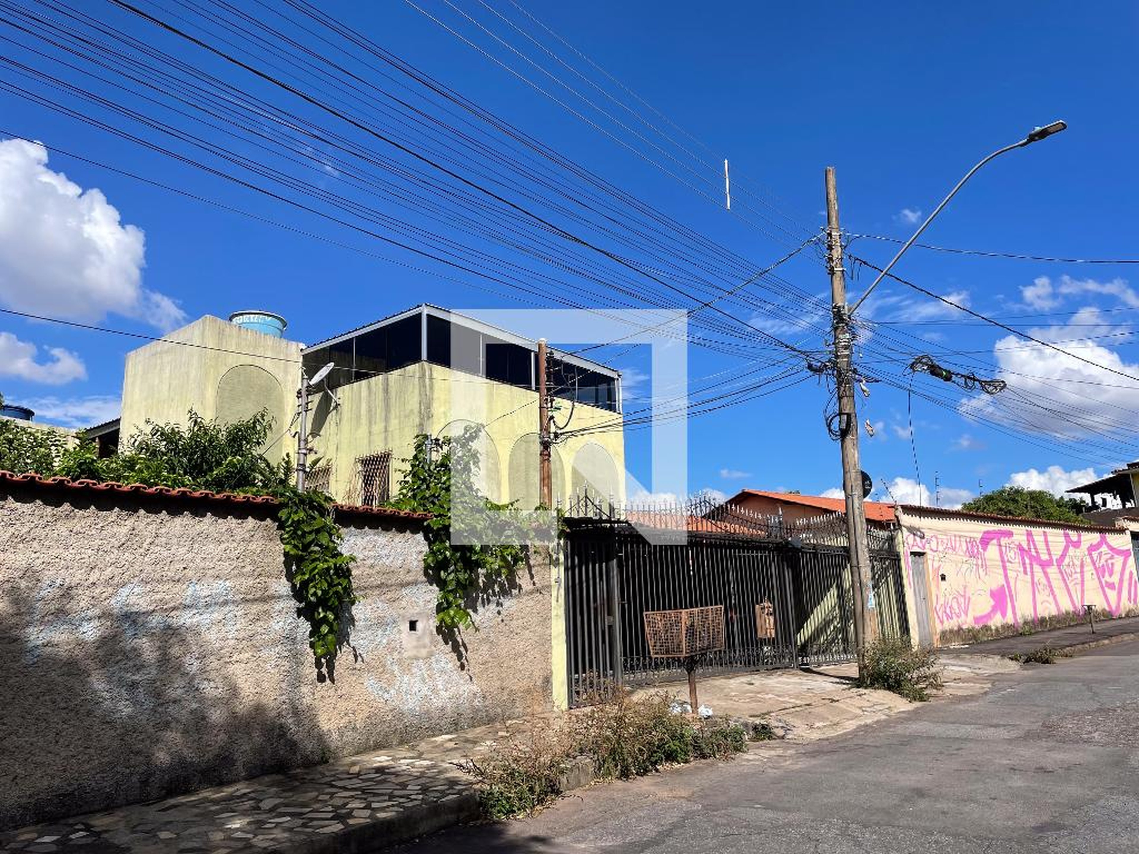 Fachada do Prédio Condomínio em Rua Jeupira, 317