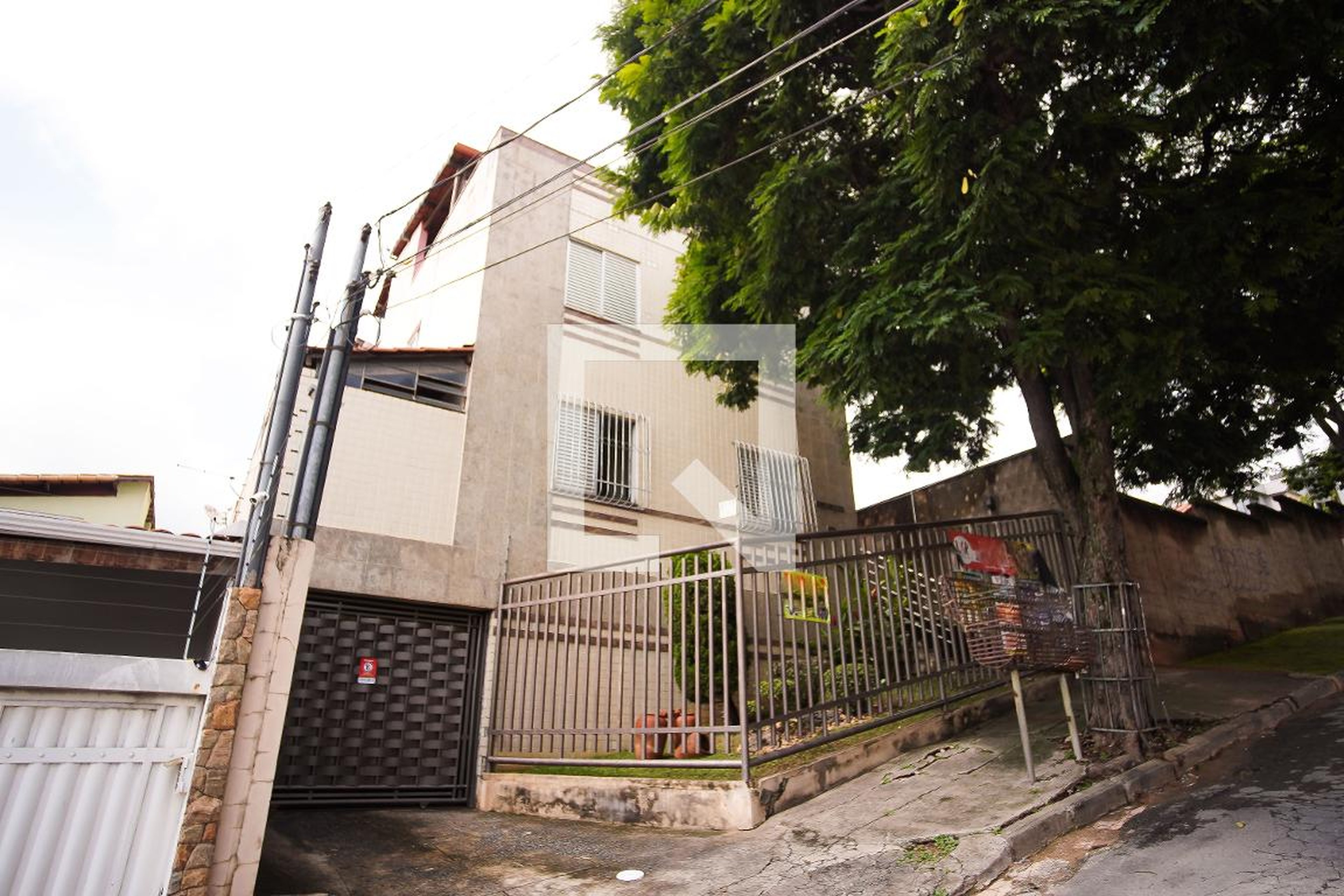 Fachada Condomínio em Rua Mércia Siqueira Pratés, 130