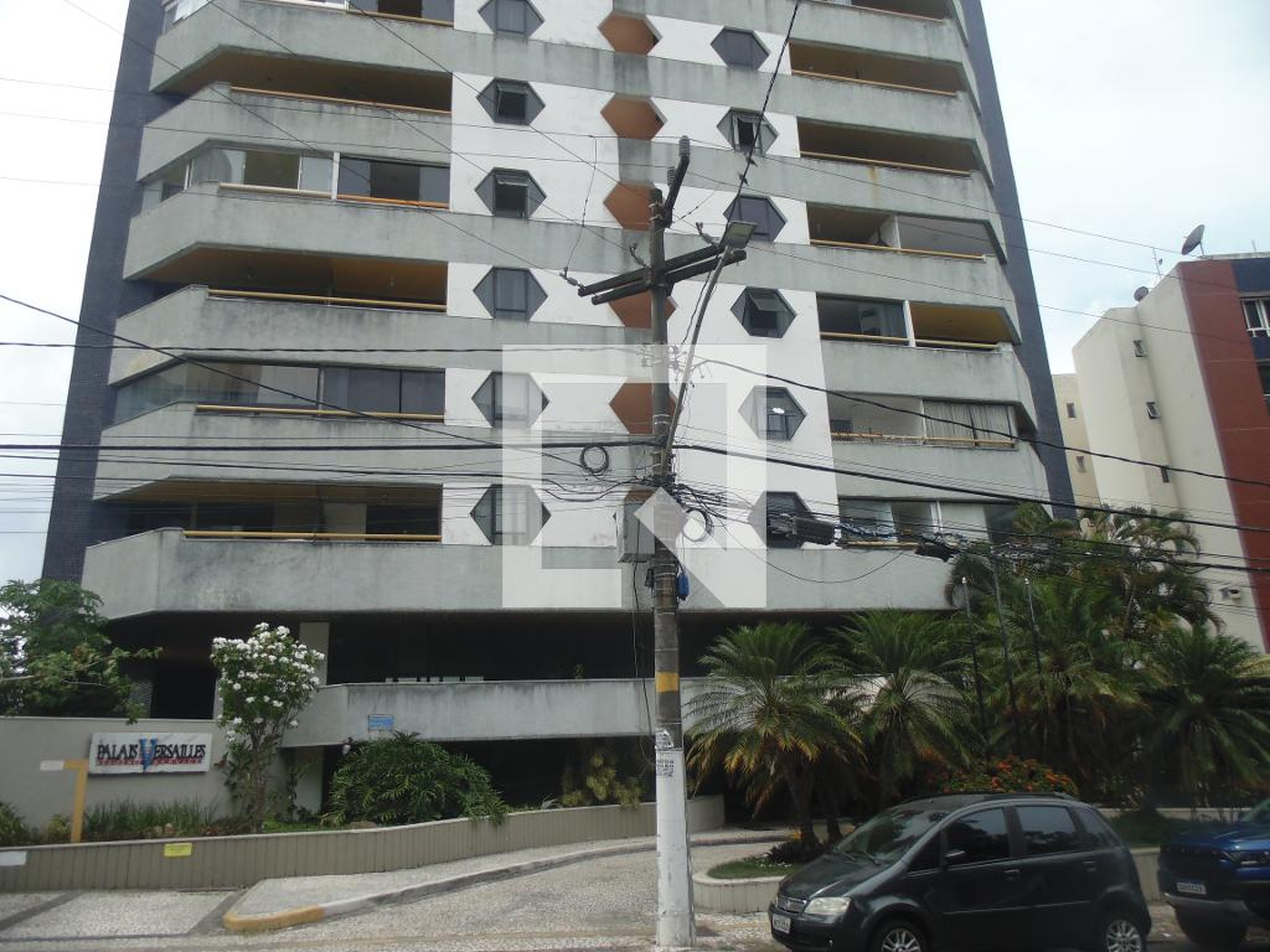 Fachada do Prédio Condomínio em Rua Clarival do Prado Valadares, 238