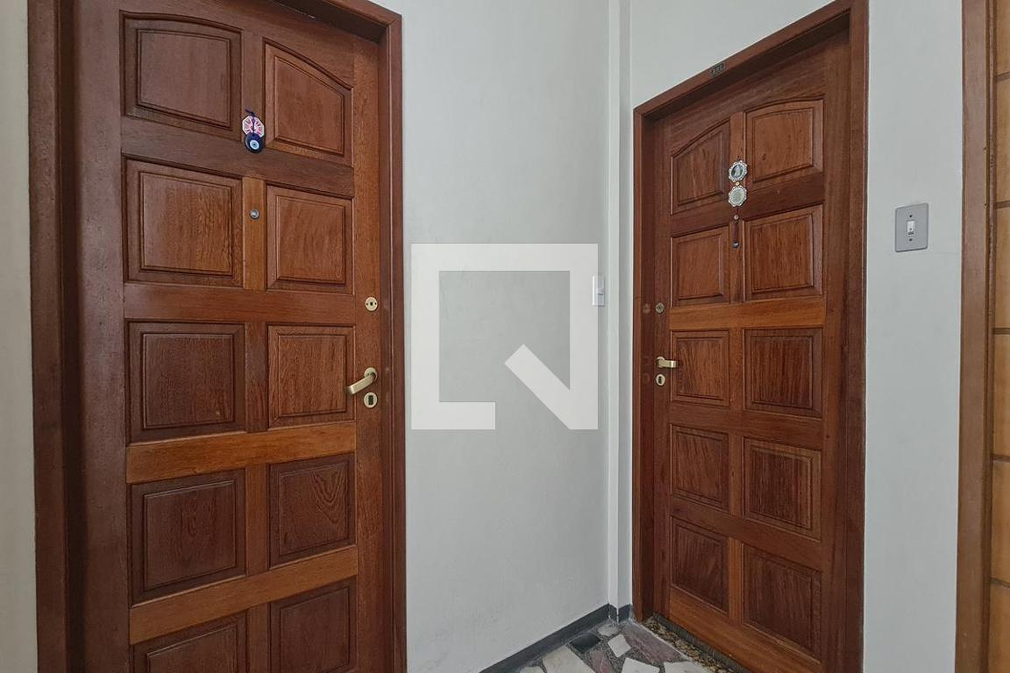 Entrada Condomínio em Rua Intendente Cunha Menezes, 105