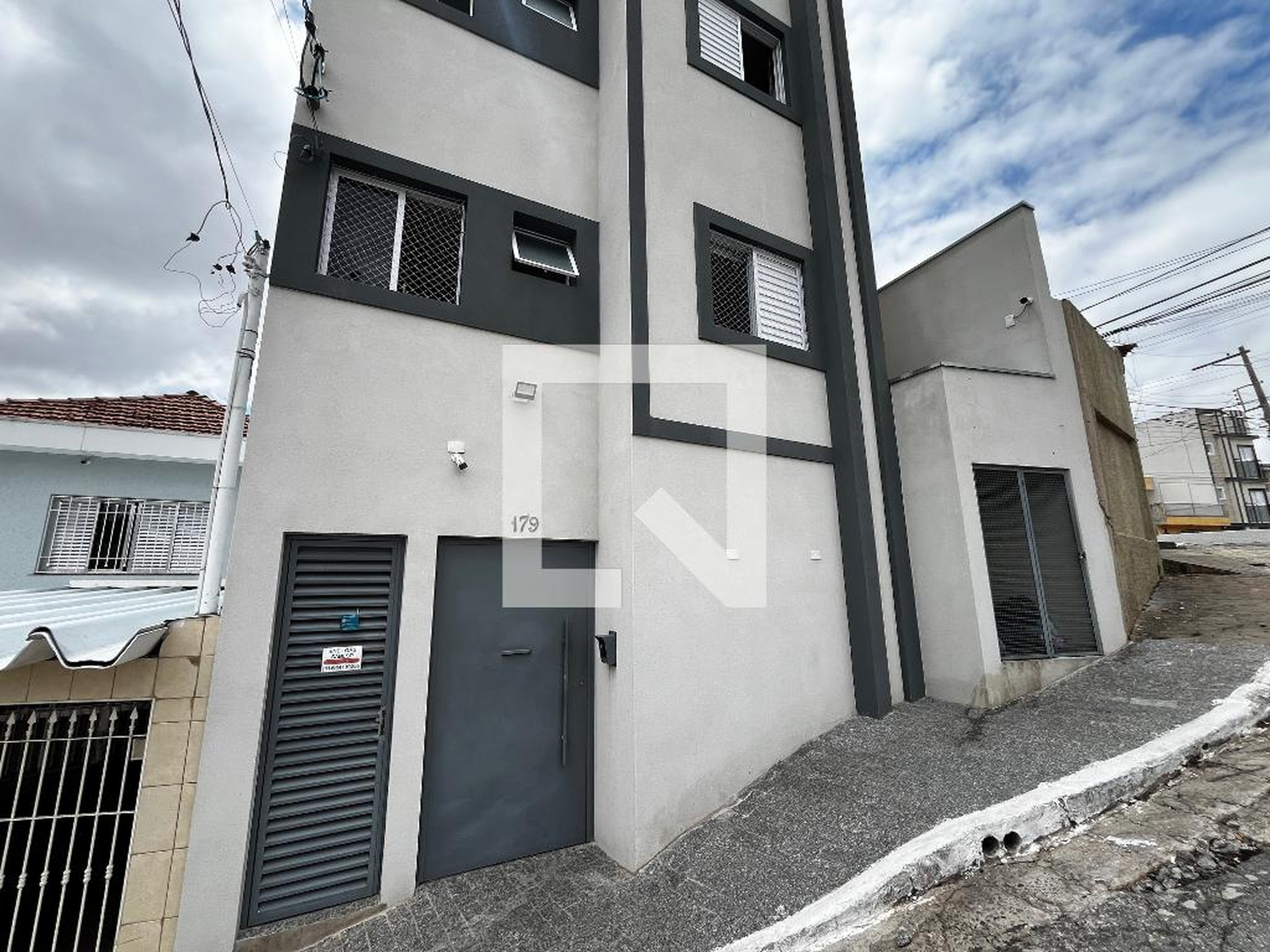 Fachada Condomínio em Rua Francisco Gomes, 179