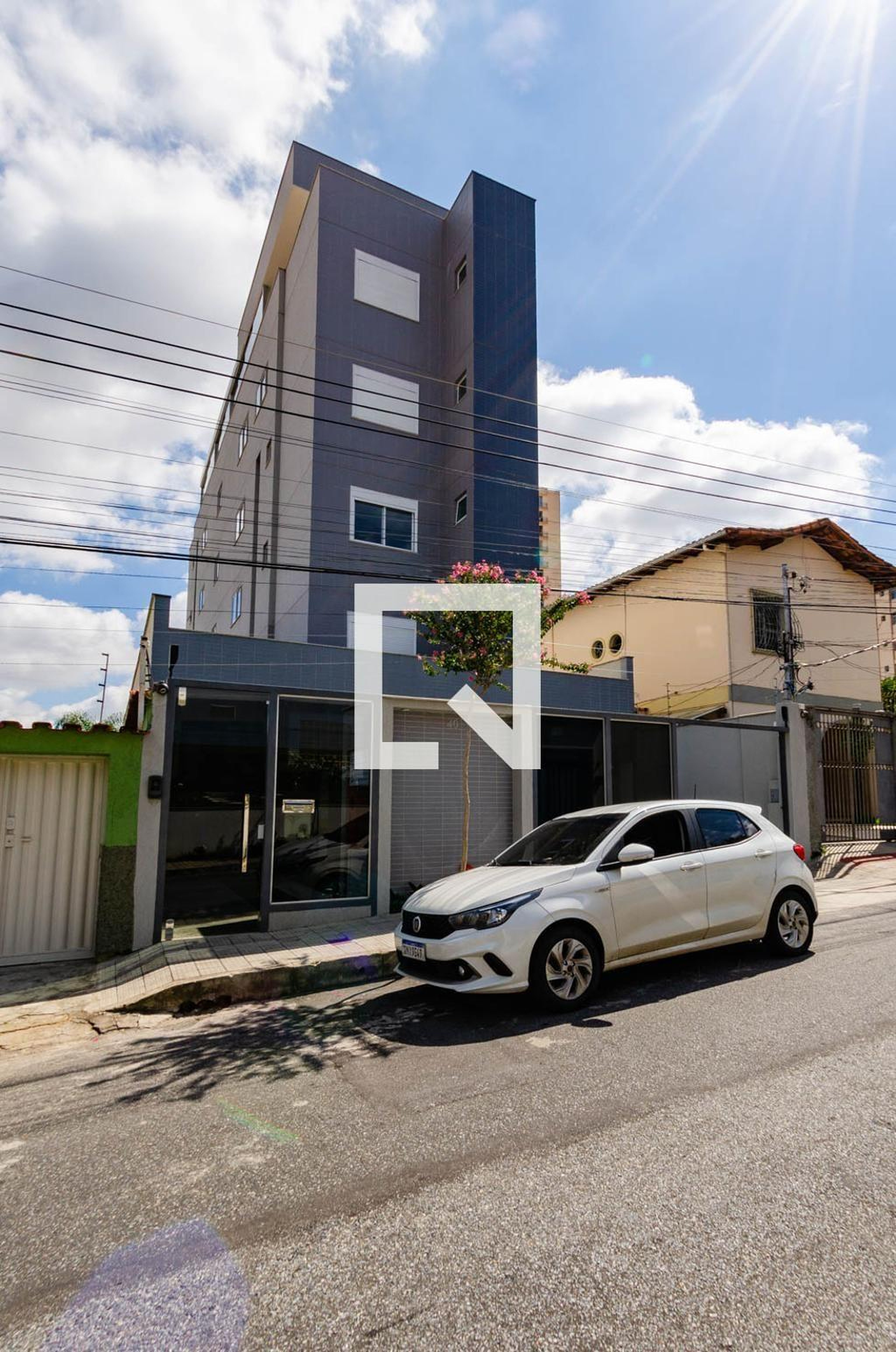 Fachada Condomínio em Rua Encantado, 40