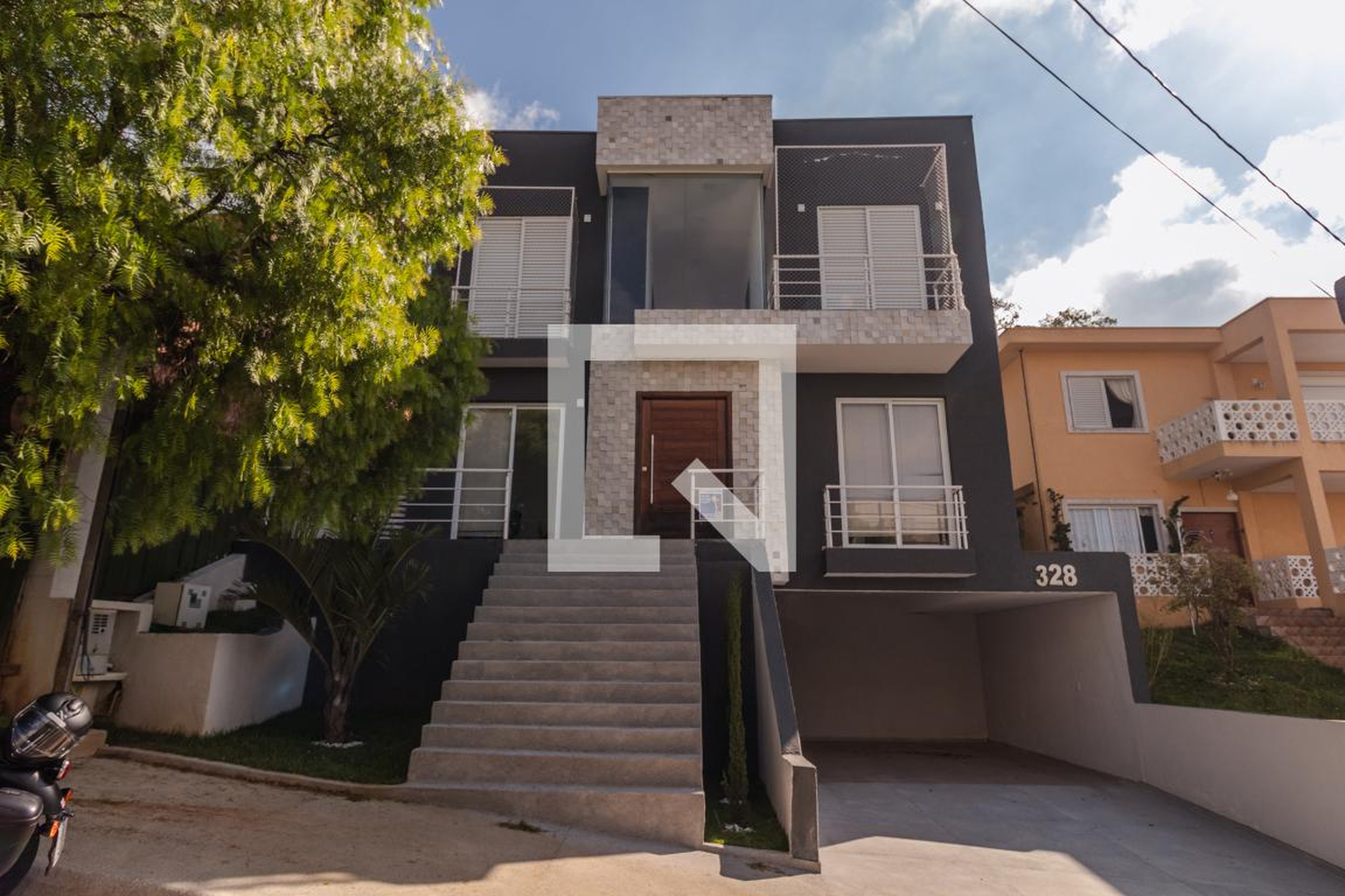 Fachada Condomínio em Alameda Vale dos Sinos, 328