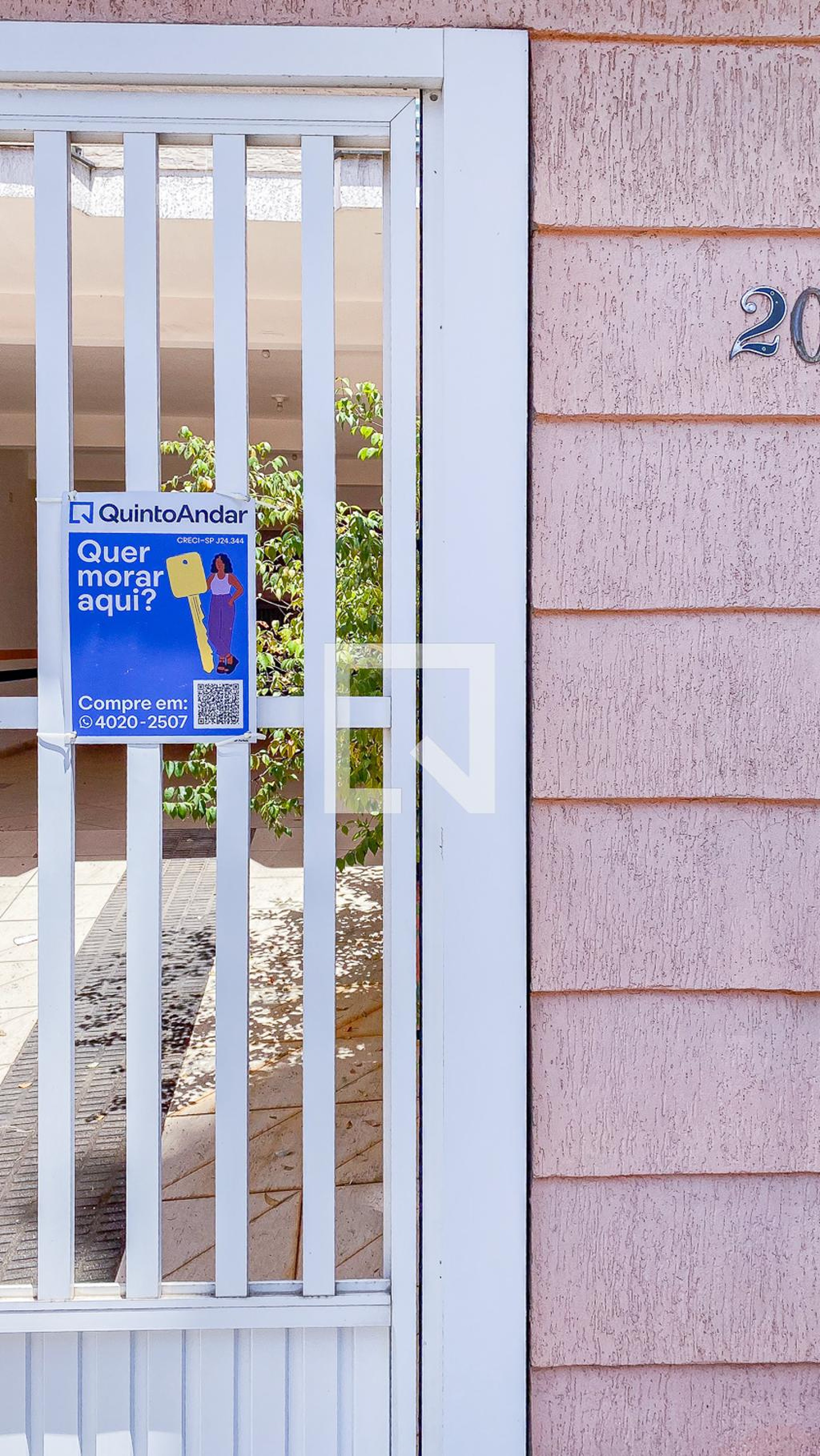 Fachada Condomínio em Rua Newton, 20