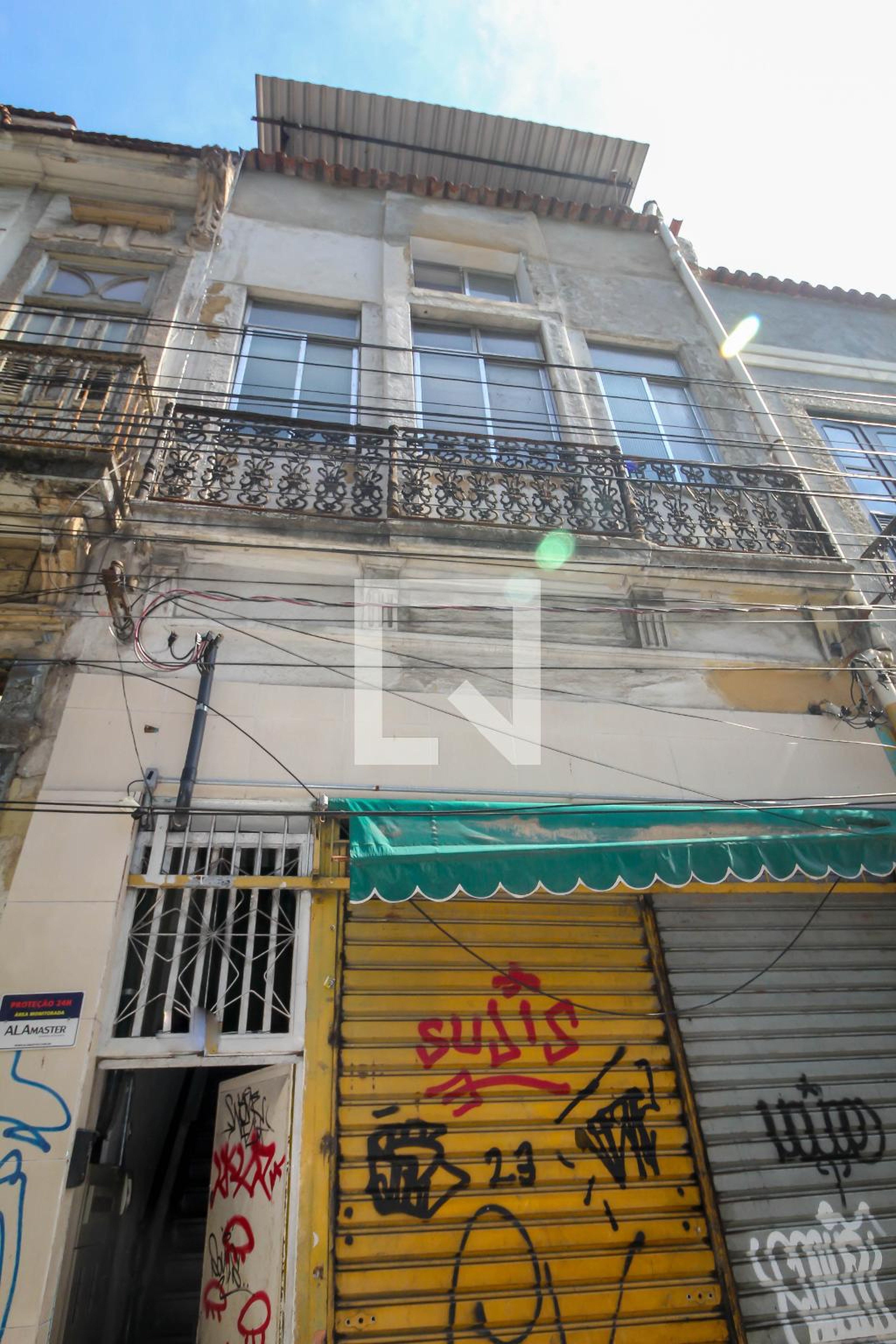 Fachada do Prédio Condomínio em Rua Sacadura Cabral, 205