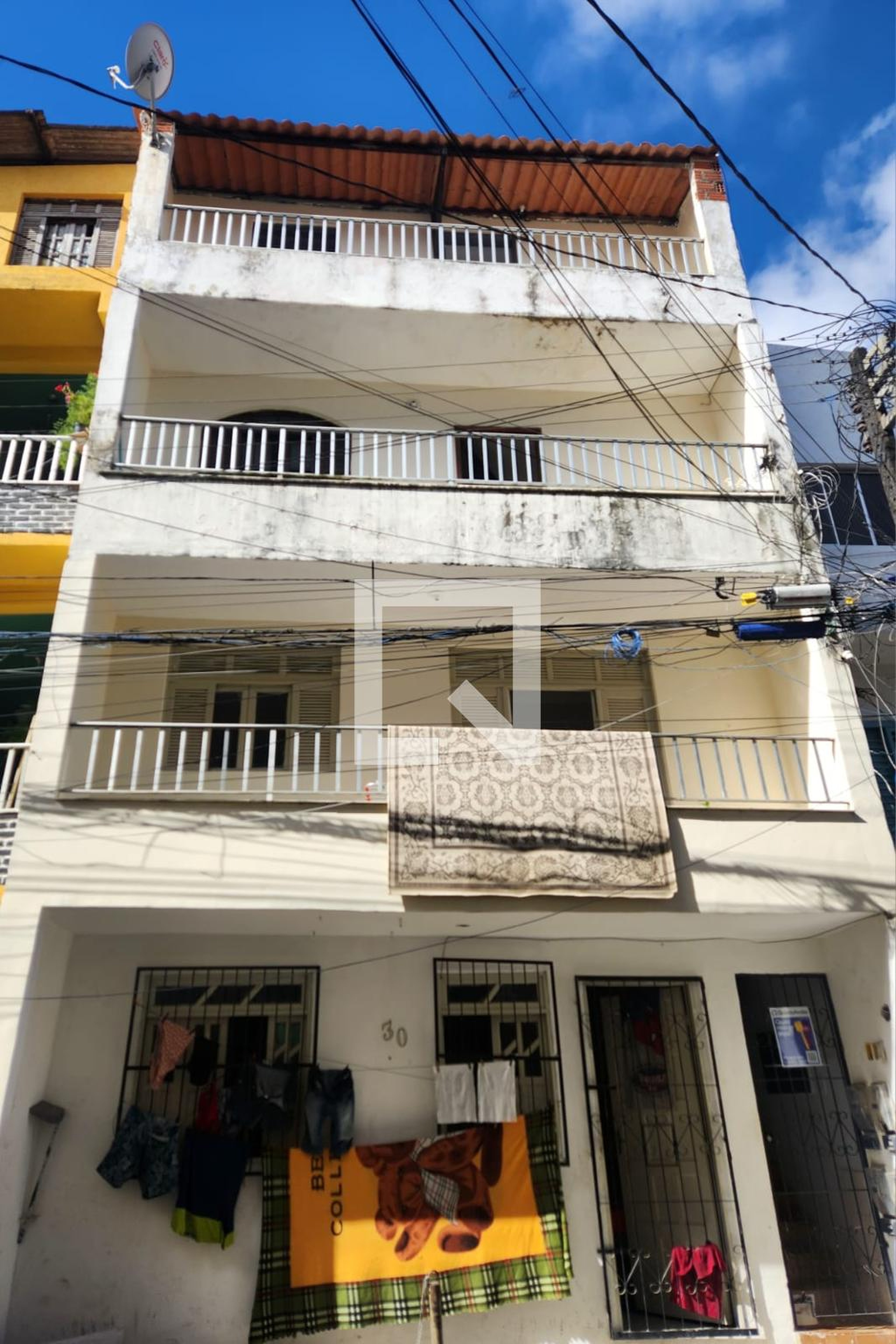 Fachada Condomínio em Rua Josélia Bitencourt, 30