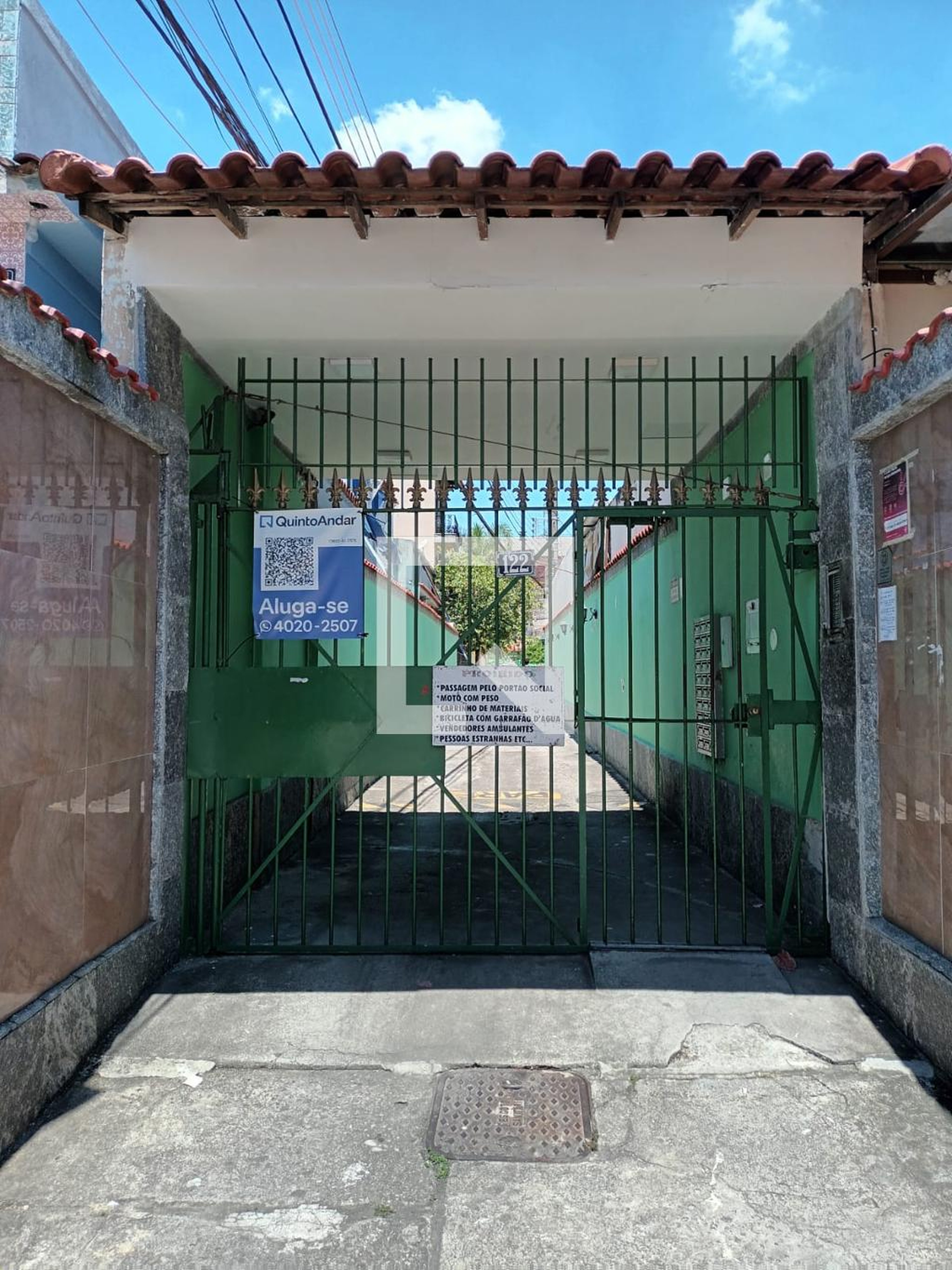 Fachada Condomínio em Rua Mendes de Aguiar, 15