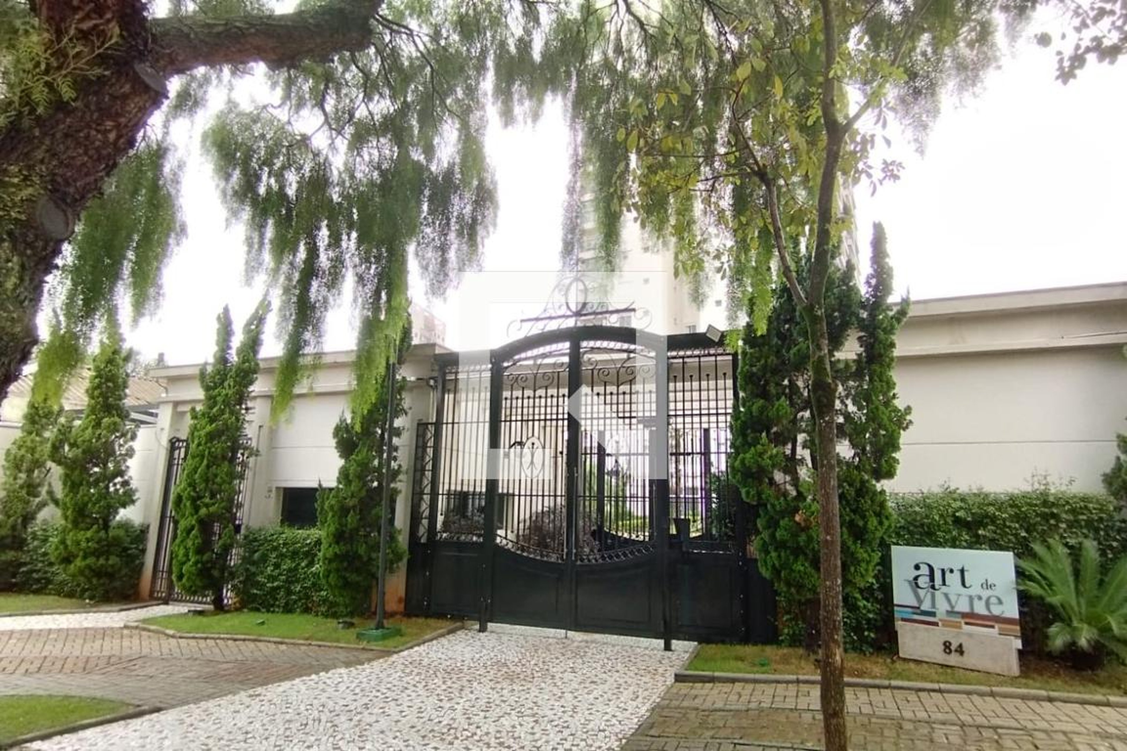 Fachada Condomínio em Rua Luís Antônio dos Santos, 80