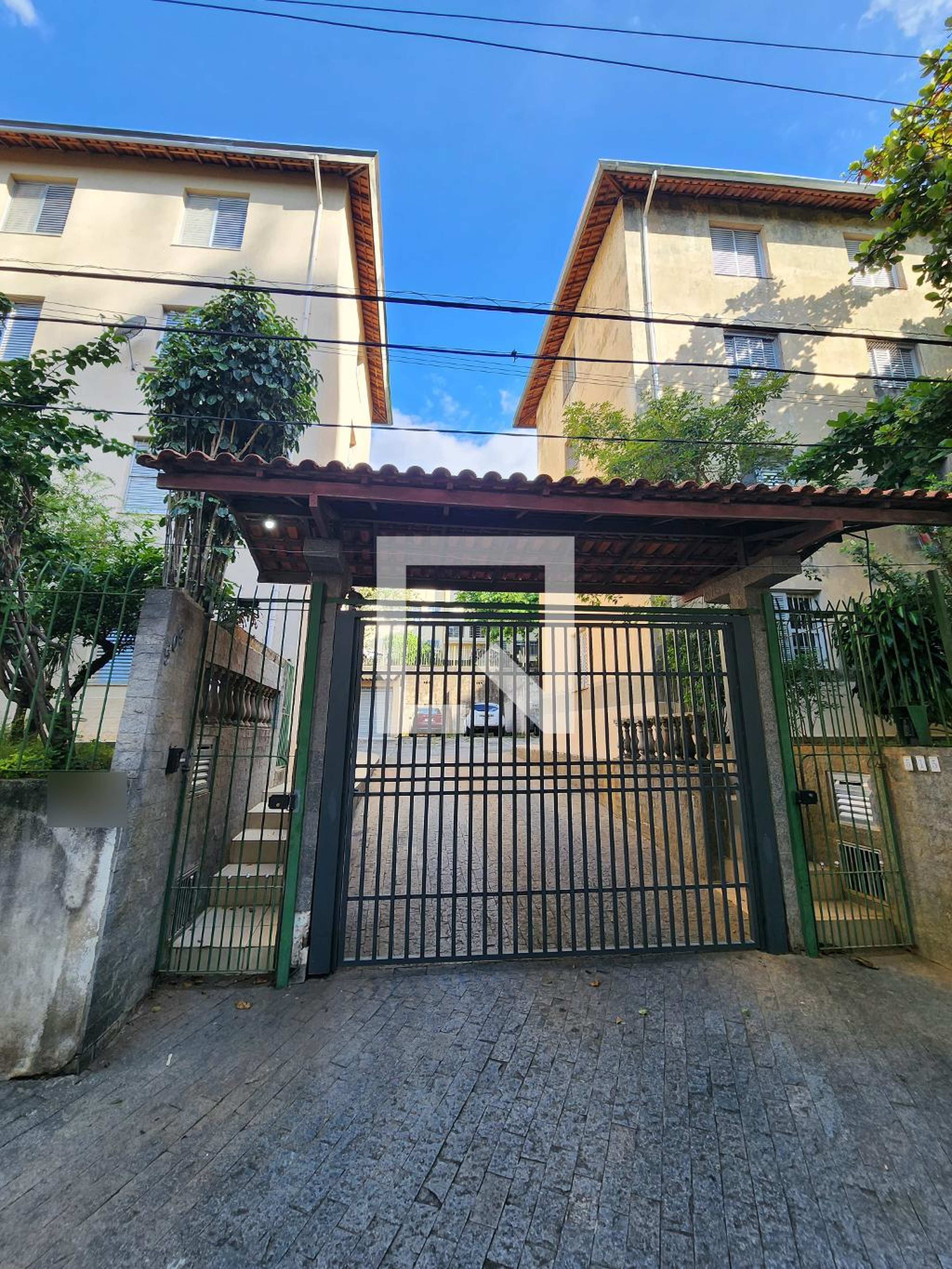 Fachada Condomínio em Rua Mére Marie Anais de Sion, 509