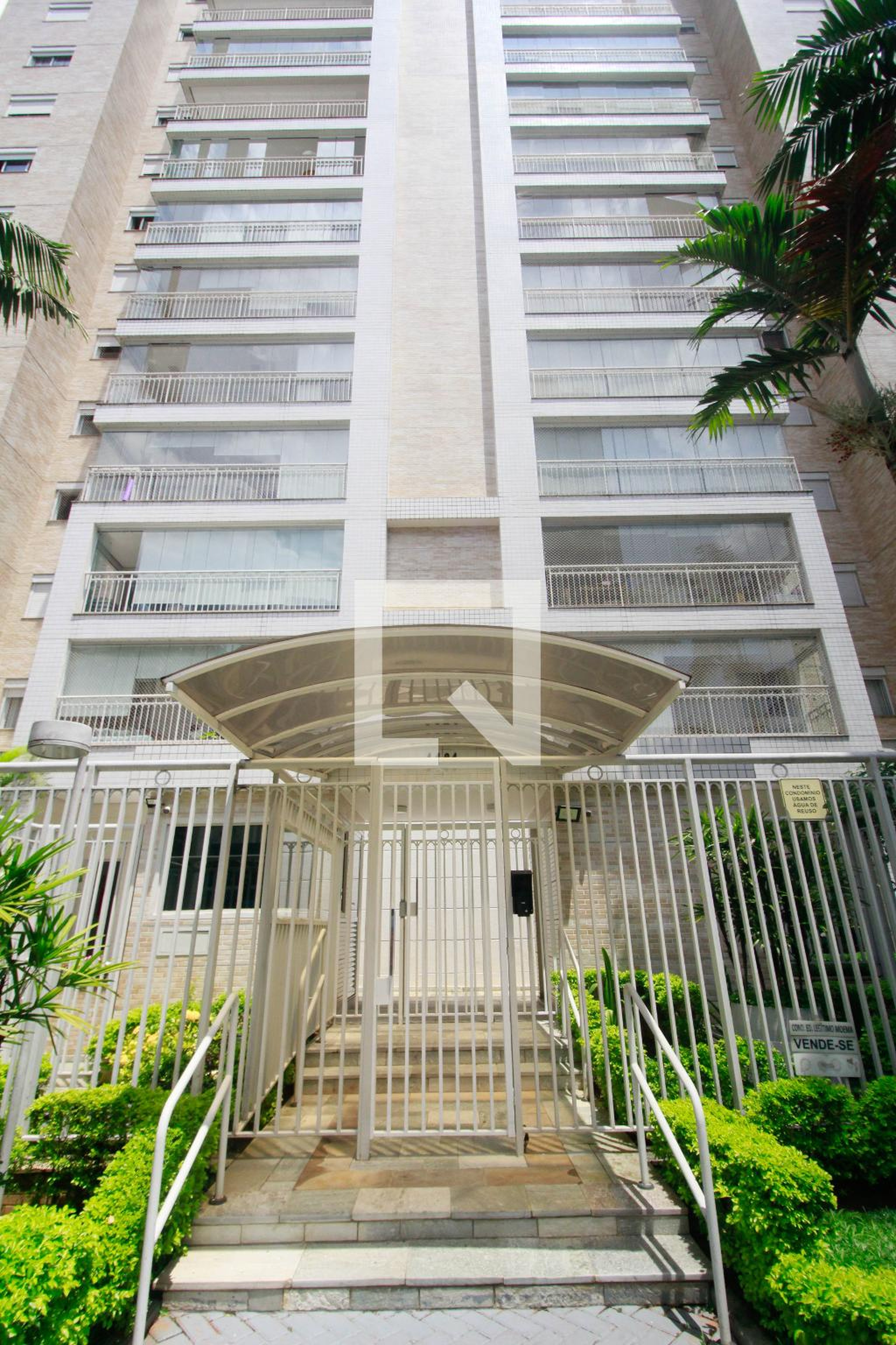 Fachada Condomínio em Alameda dos Arapanés, 61