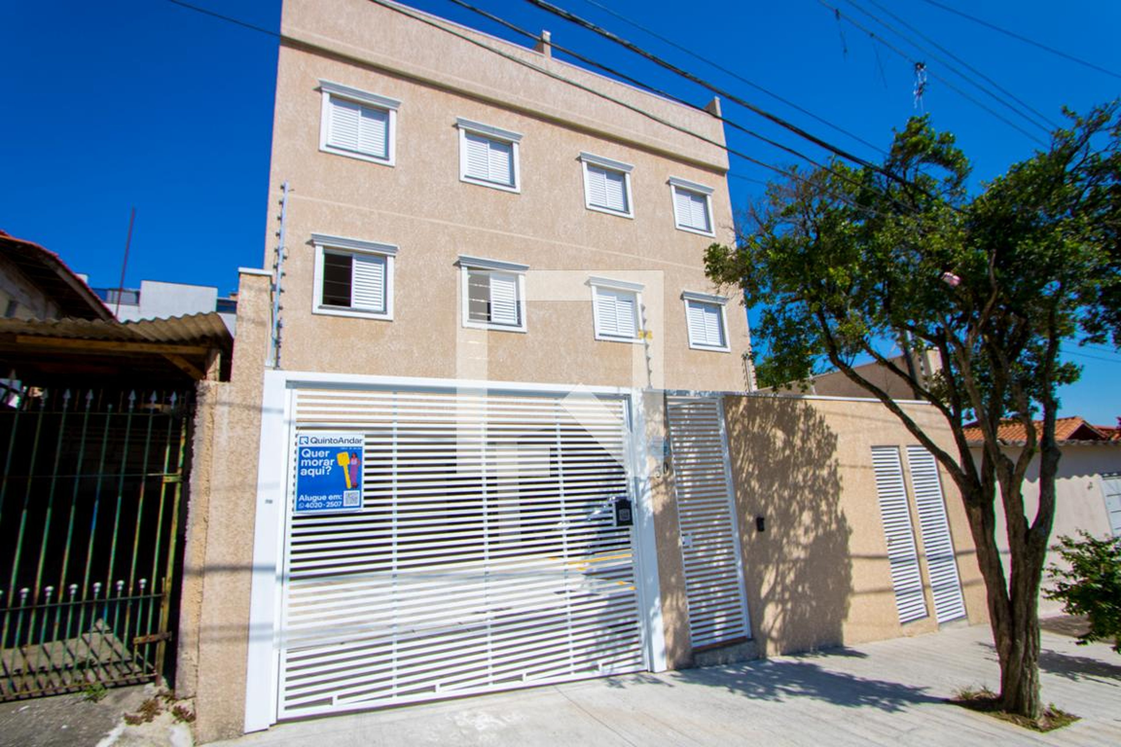 Fachada Condomínio em Rua Cerqueira Lima, 50