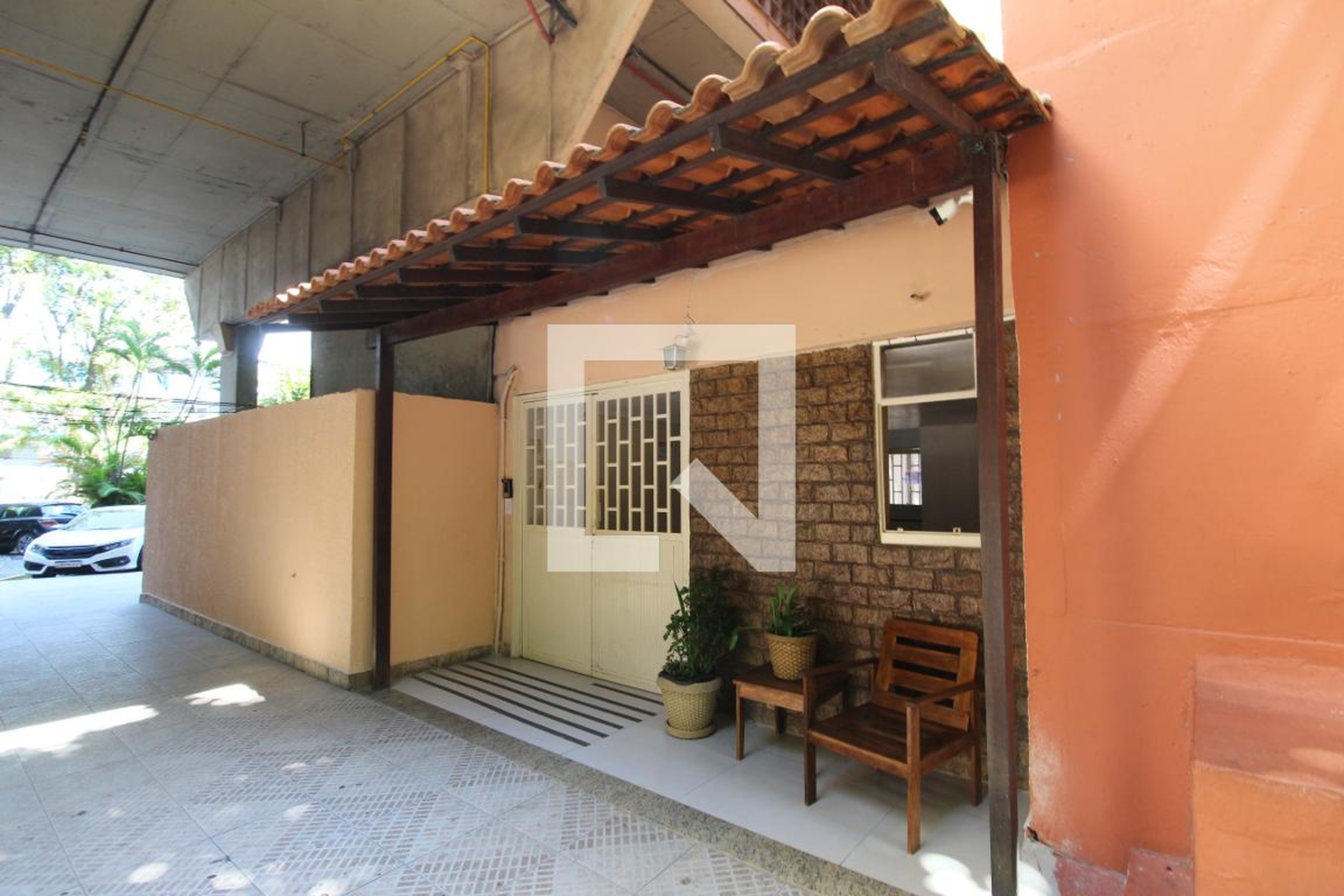 Entrada Condomínio em Estrada do Cafundá, 450