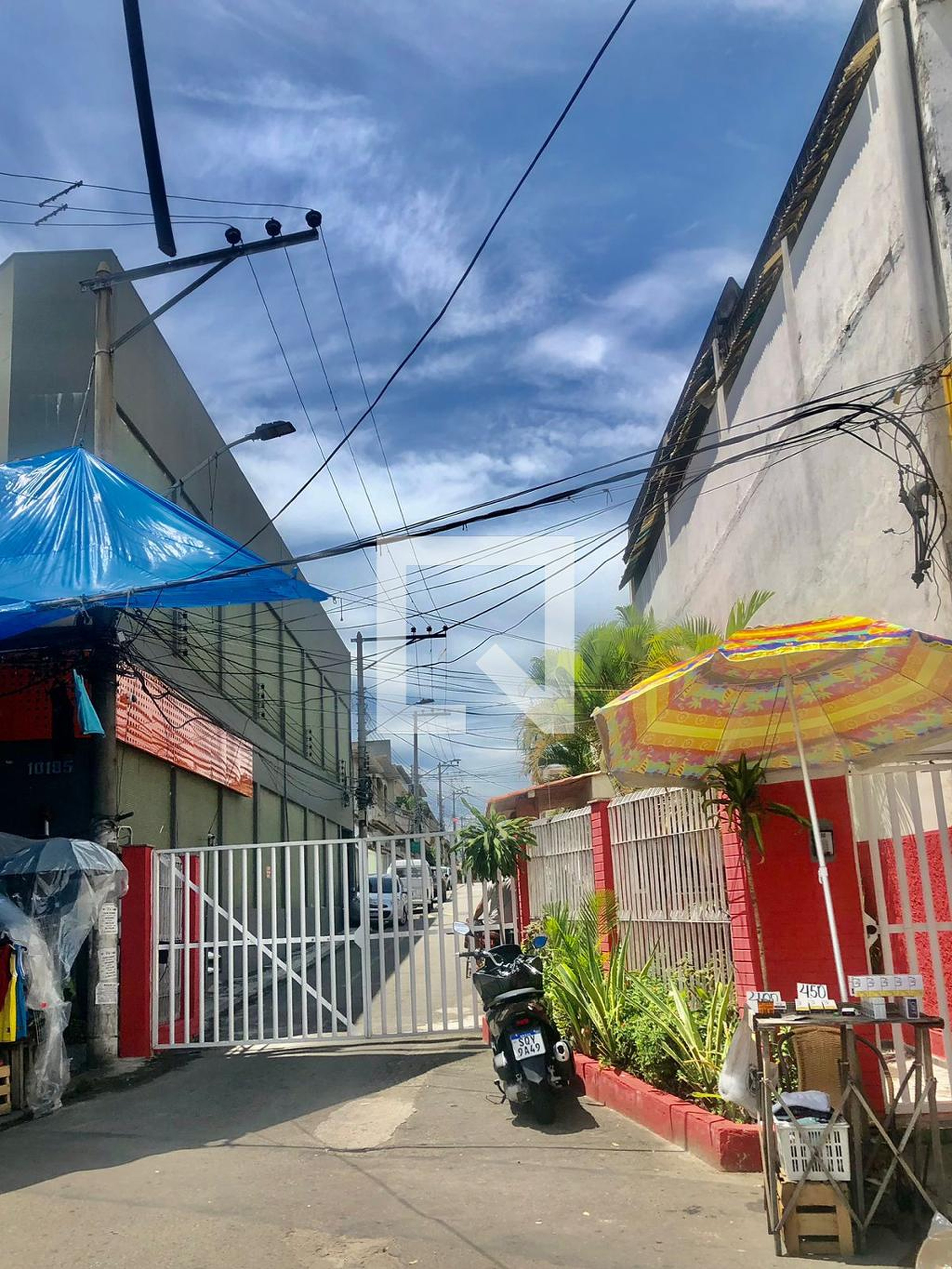 Fachada do condomínio Condomínio em Avenida Pastor Martin Luther King Junior, 27