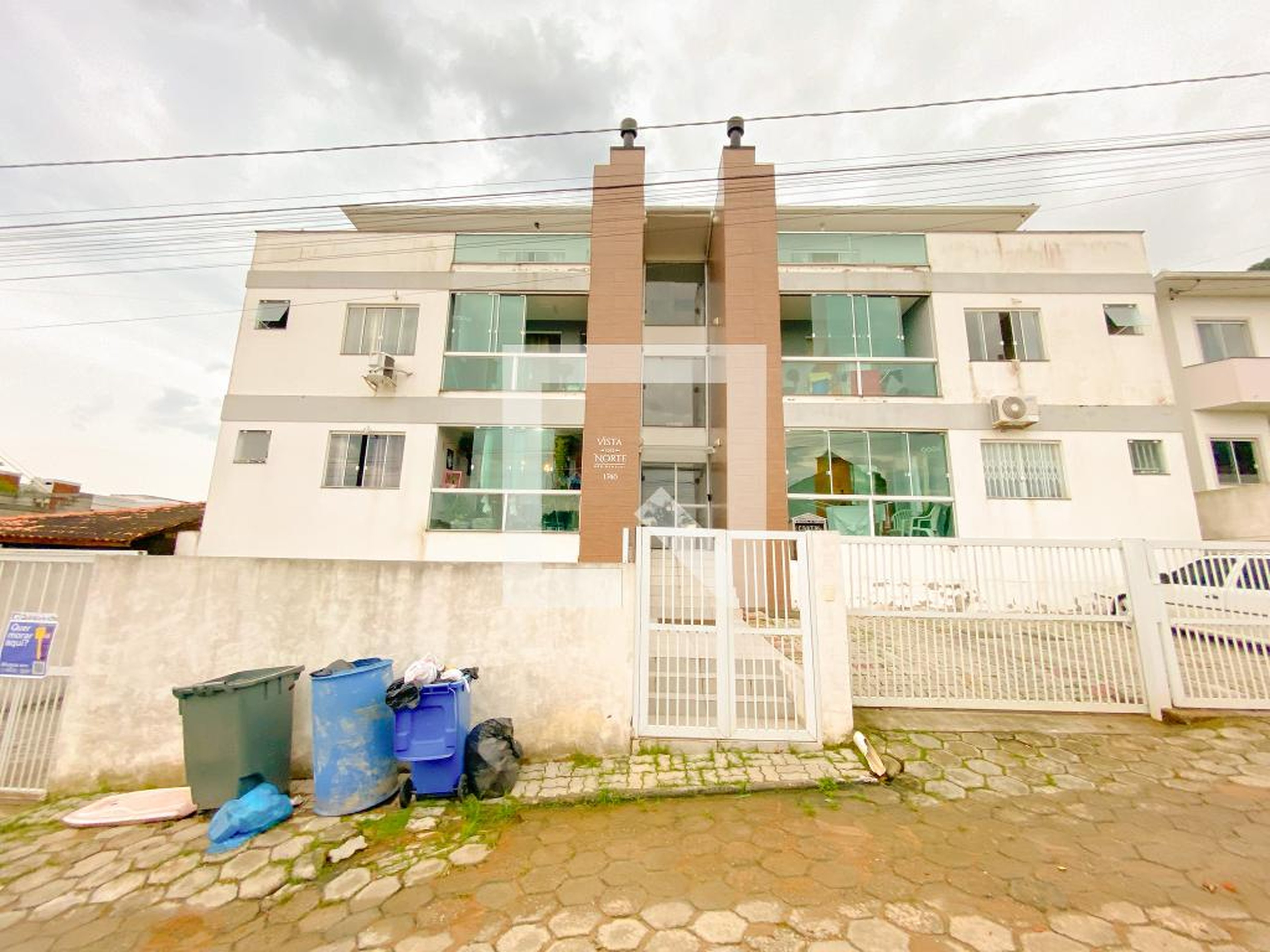 Fachada do Prédio Condomínio em Servidão Netuno, 1740