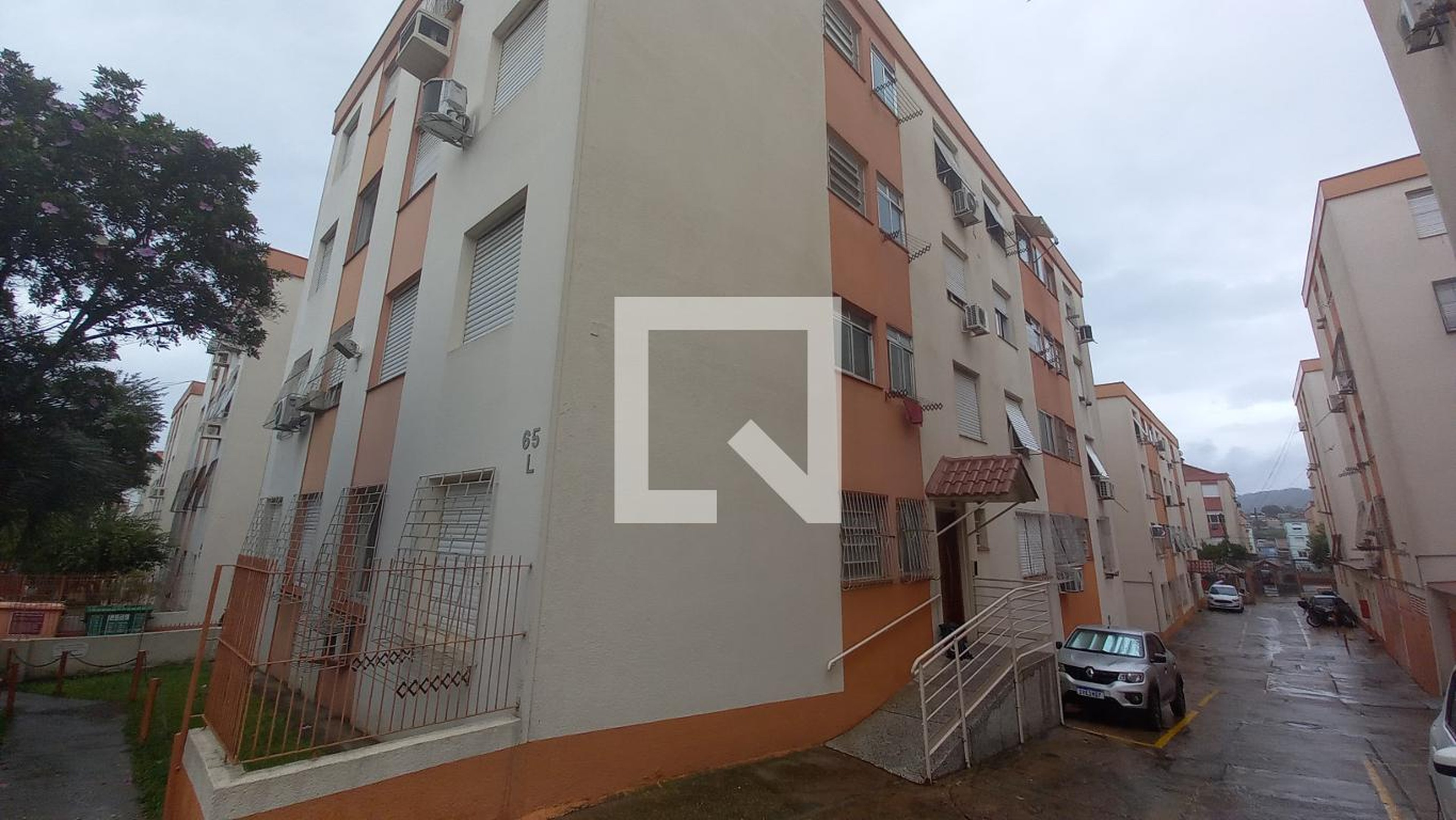 Fachada Condomínio em Rua Professora Amy Herve Ramires, 65