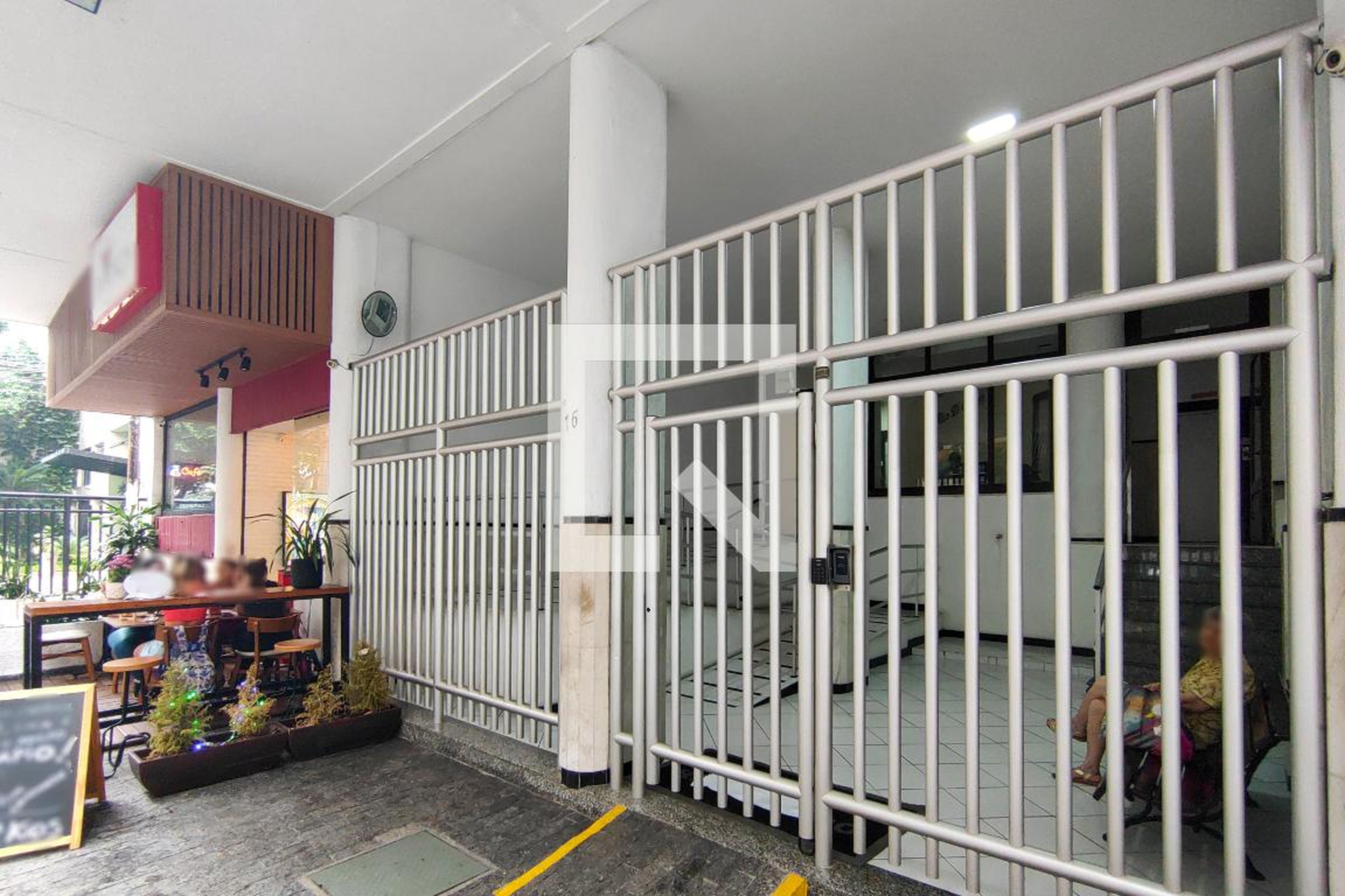 Fachada do Prédio Condomínio em Rua Pereira da Silva, 76