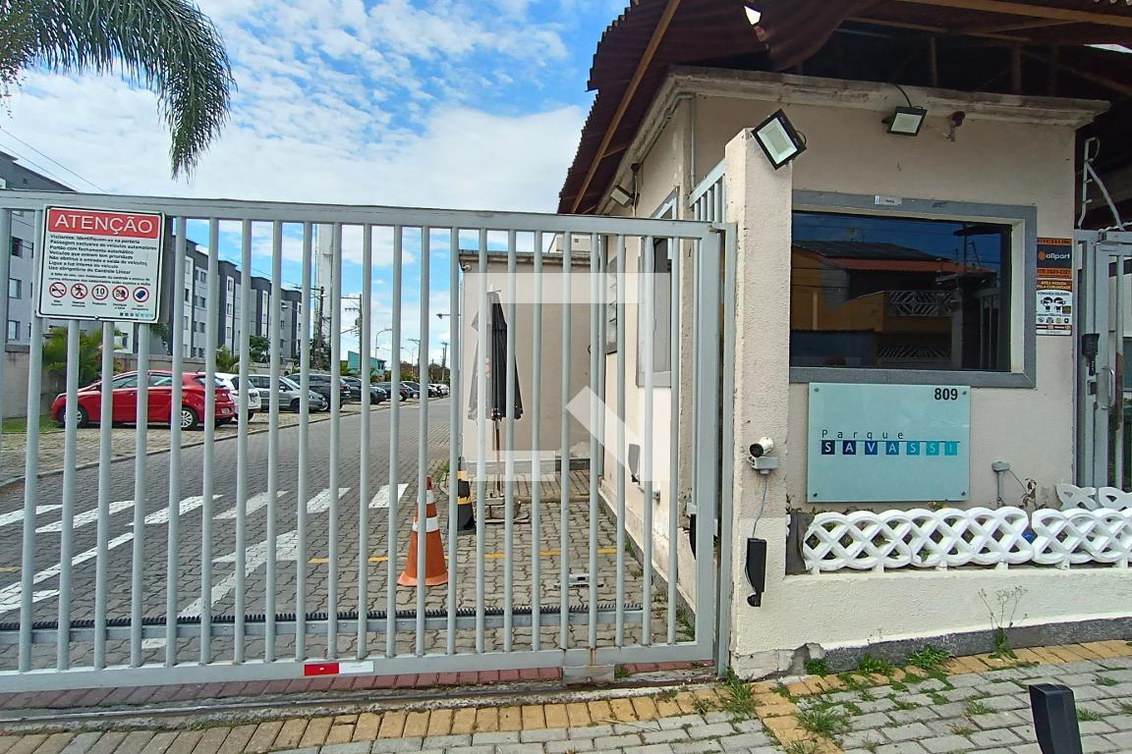 Fachada Condomínio em Rua Gato Cinzento, 209