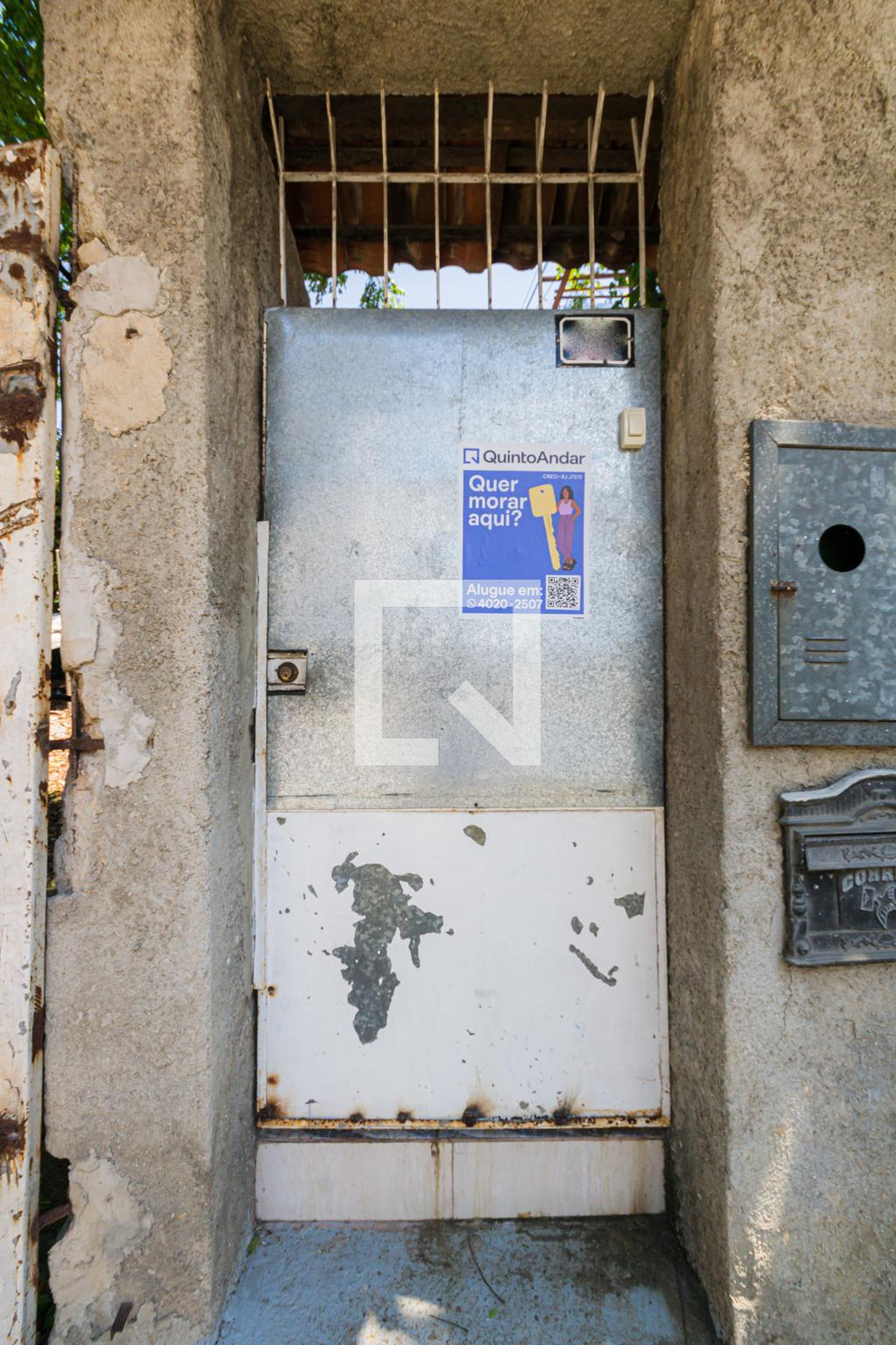 Fachada Condomínio em Rua Zoroastro Pamplona, 180