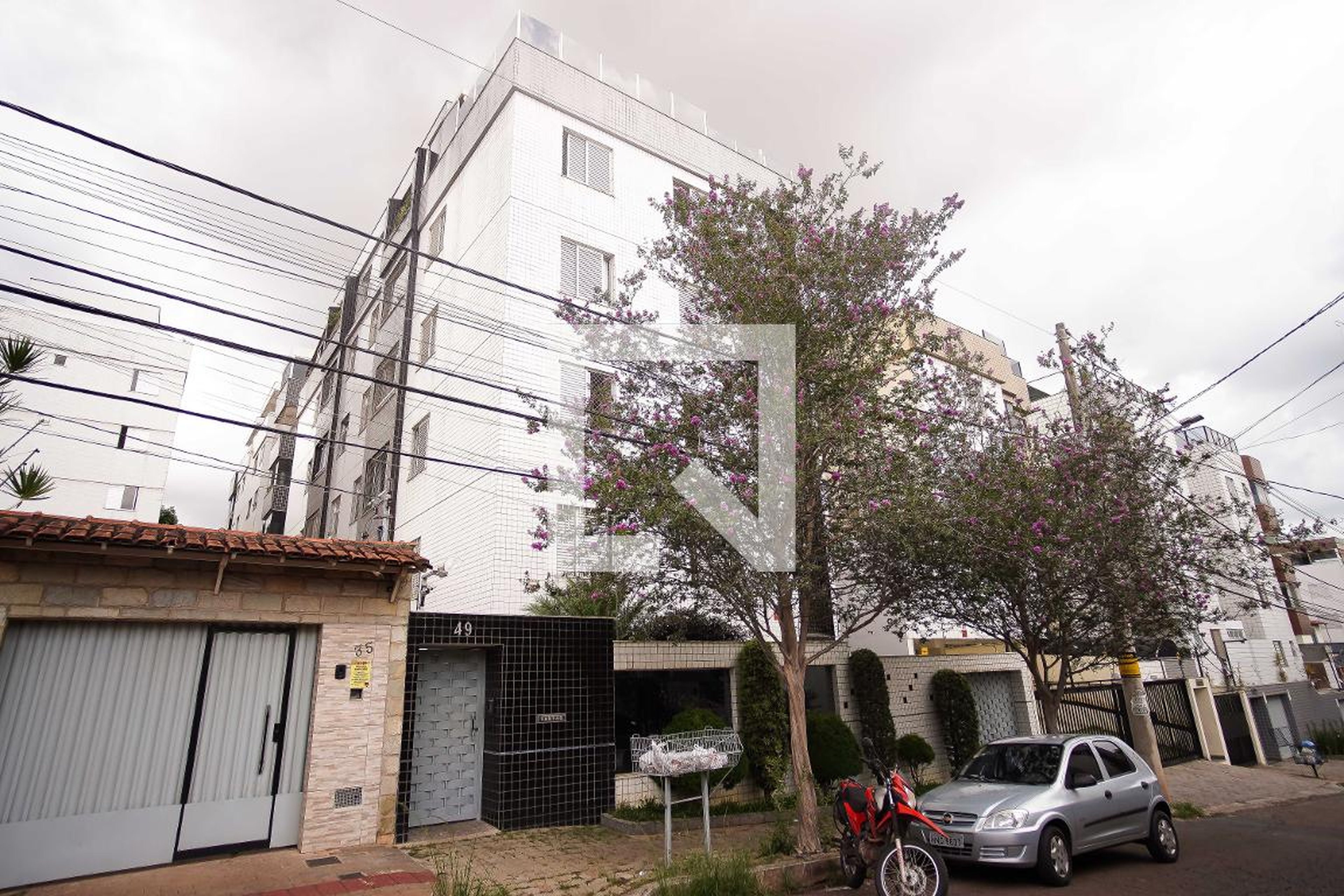 Fachada Condomínio em Rua Castelo de Tordesilhas, 49