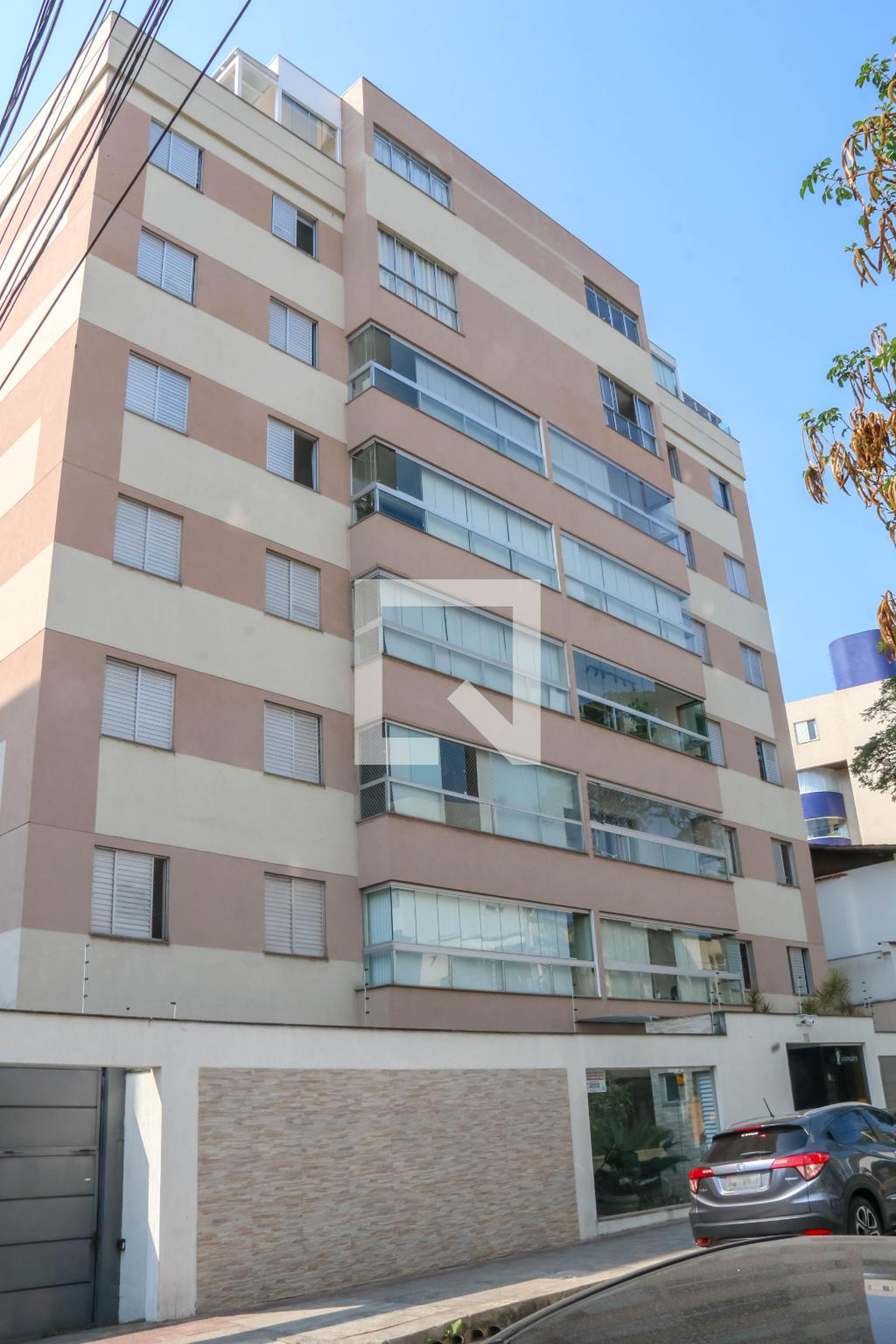 Fachada Condomínio em Rua Esmeralda, 559