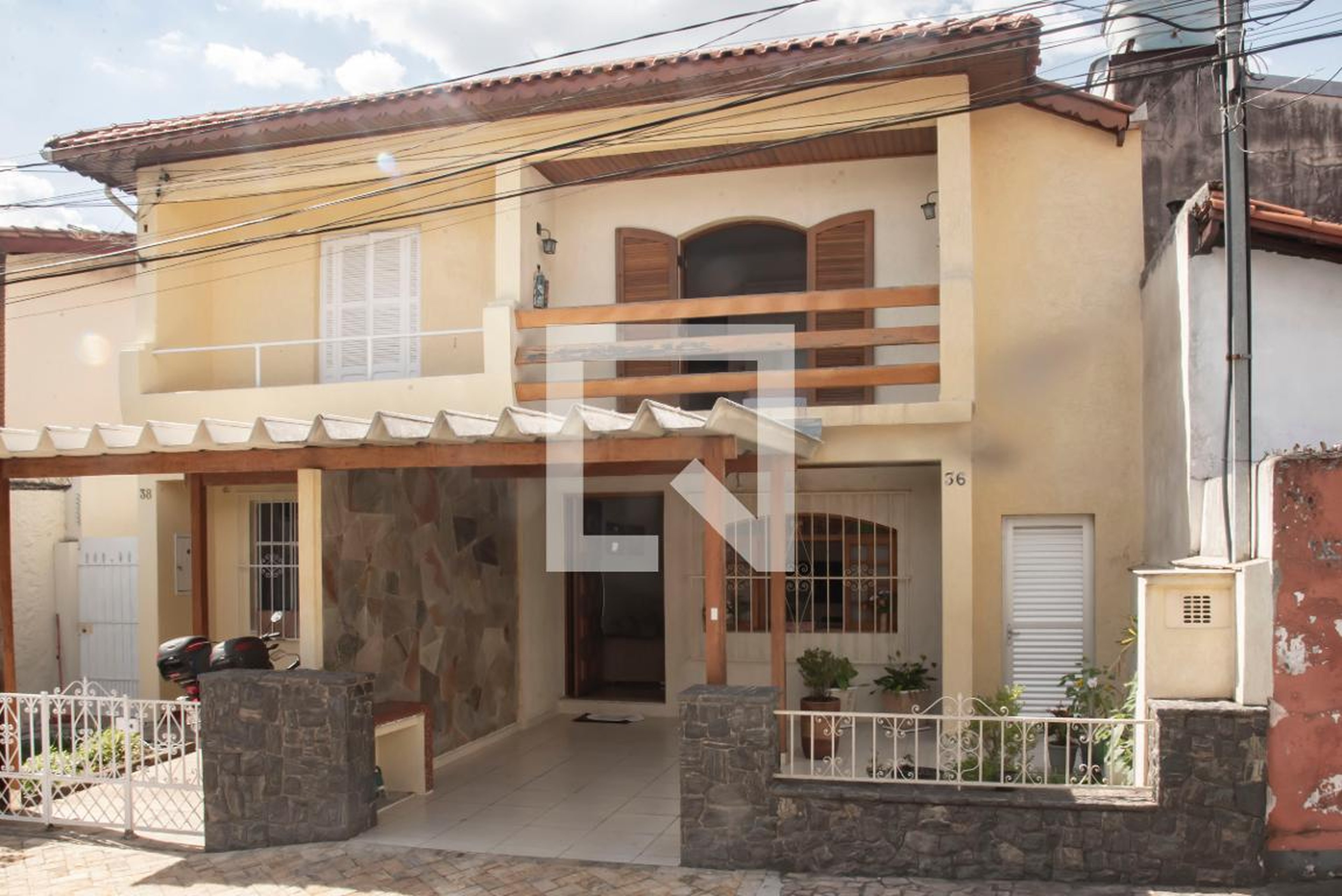 Fachada Condomínio em Rua Pedro Melges Sobrinho, 36