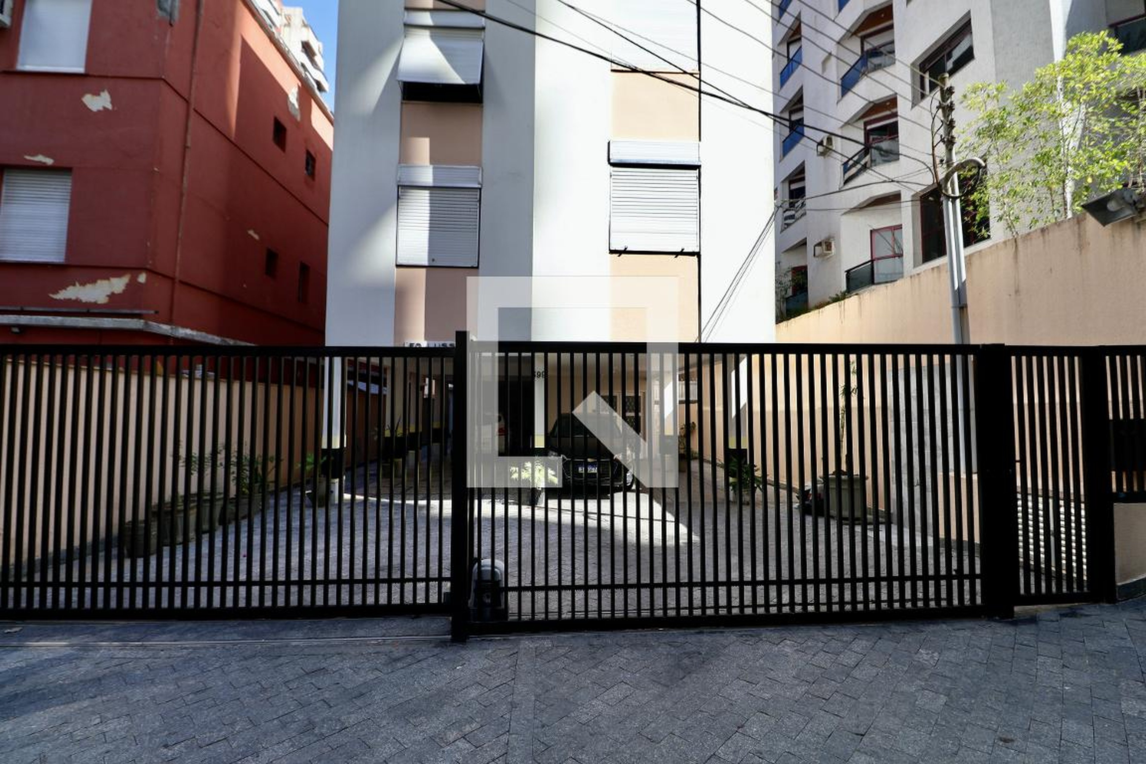 Fachada Condomínio em Rua Santos, 399