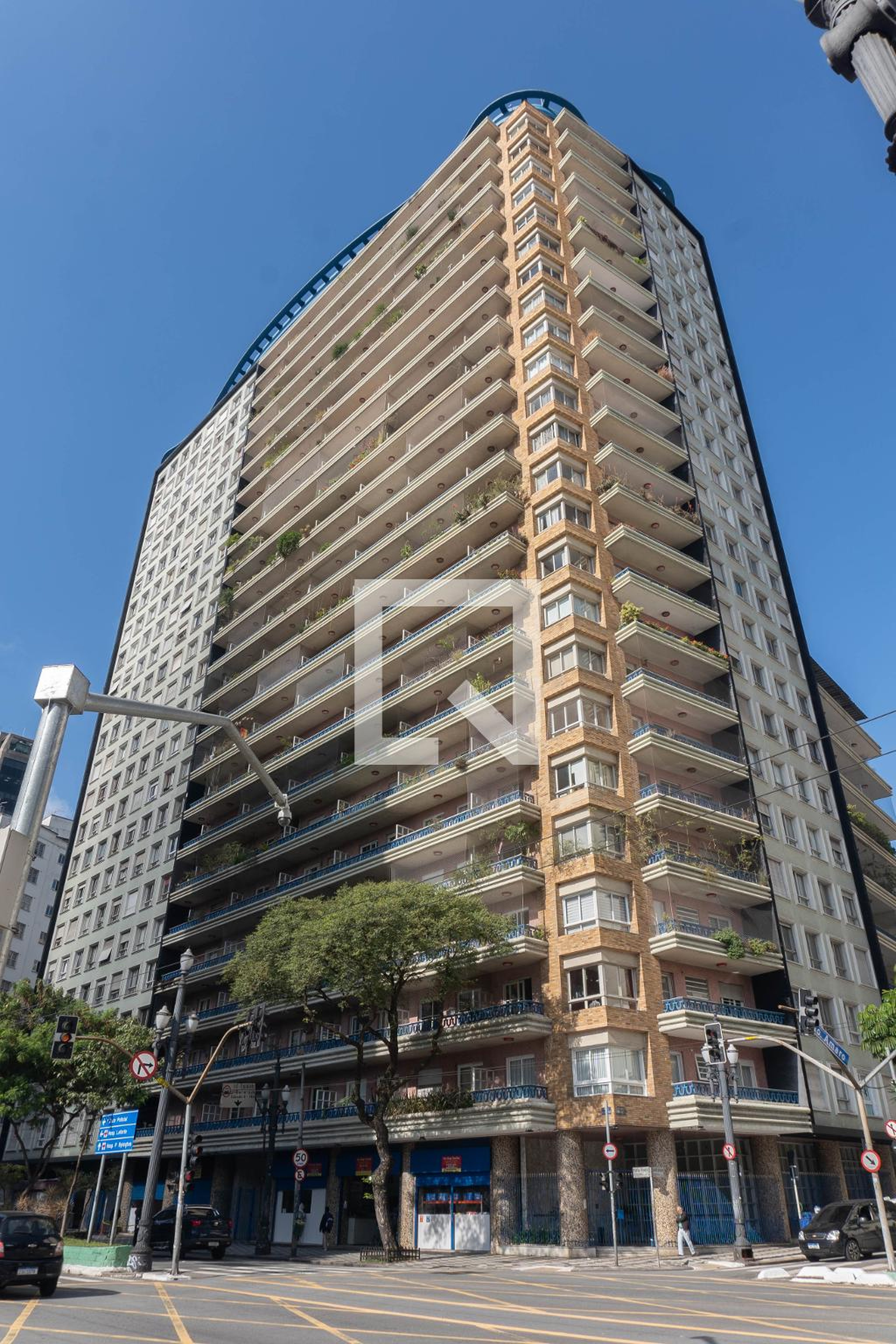 Fachada Condomínio em Rua Maria Paula, 243