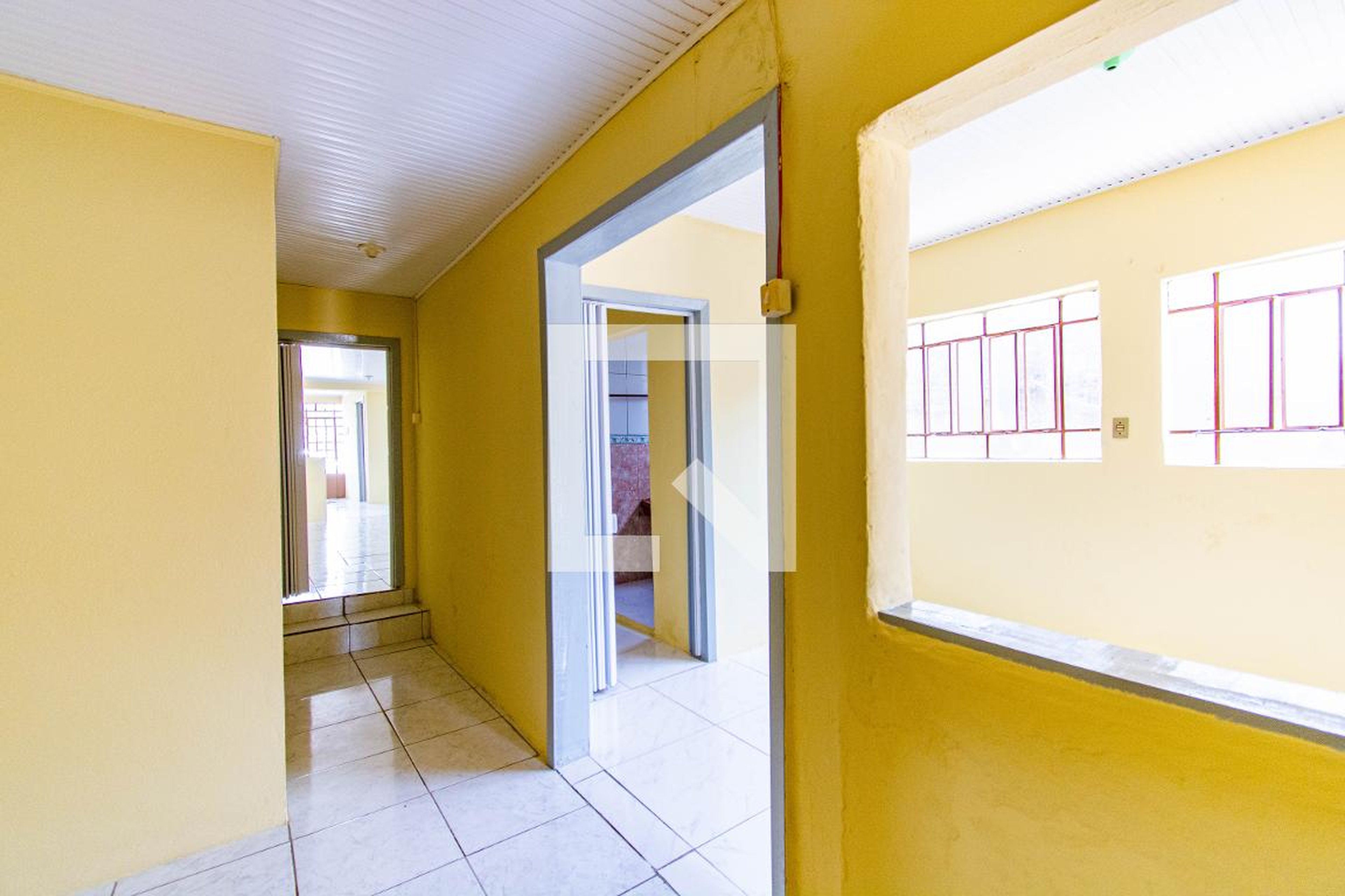 Entrada Condomínio em Rua Encantado, 415