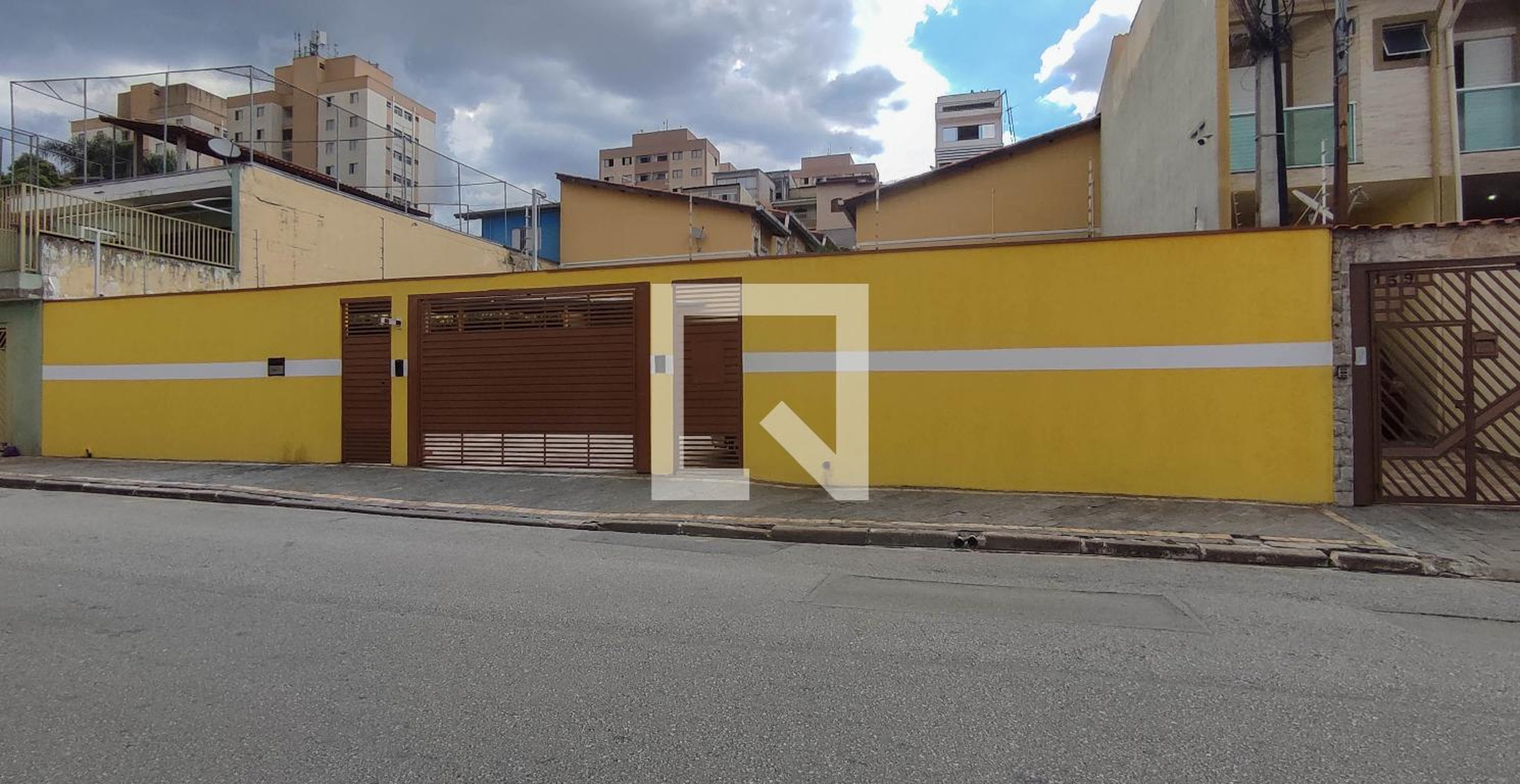 Fachada Condomínio em Rua Catarina Lopes, 151