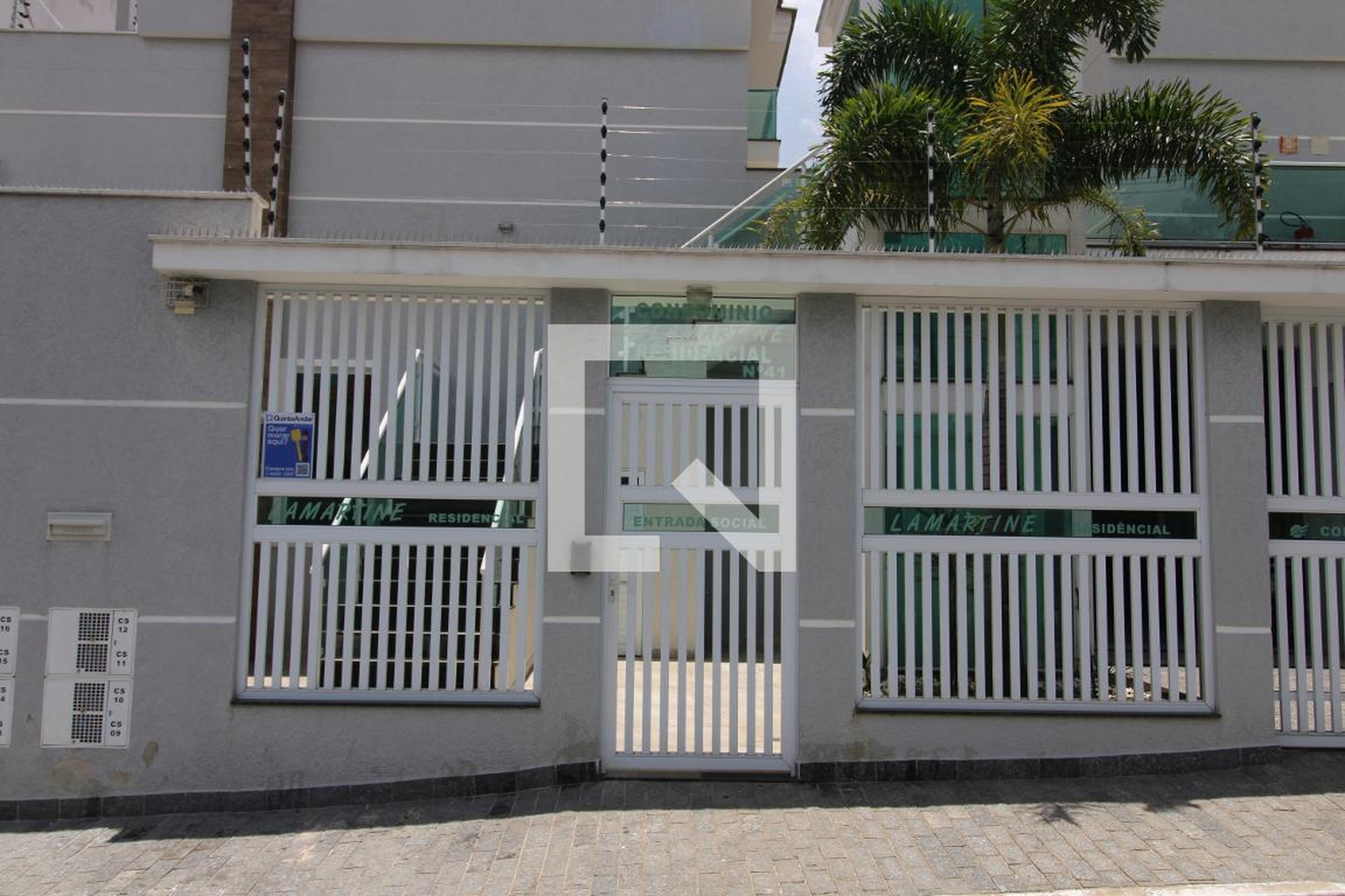 Fachada Condomínio em Rua Lamartine dos Santos, 41
