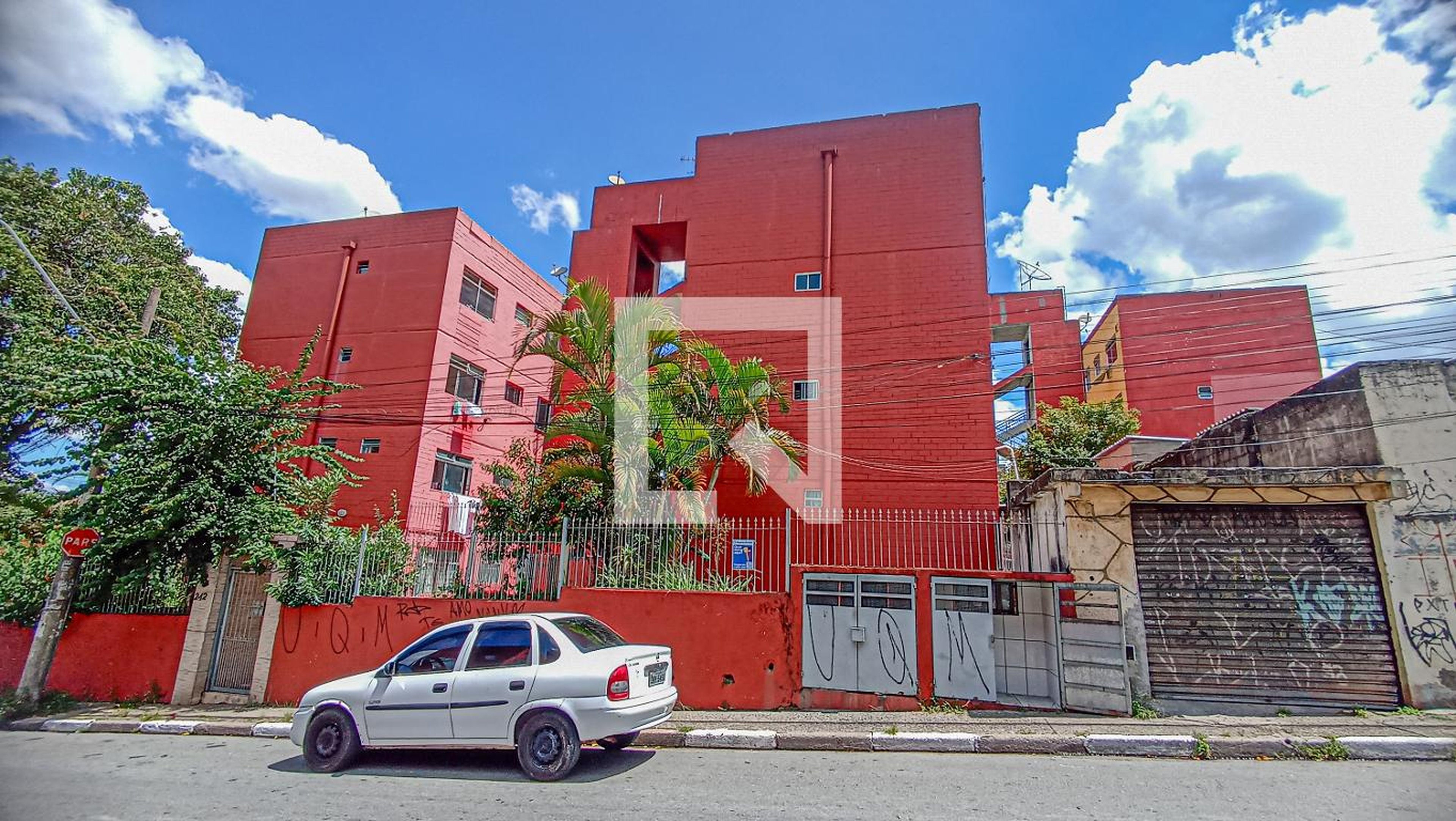 Fachada Condomínio em Rua Jacarezinho, 242