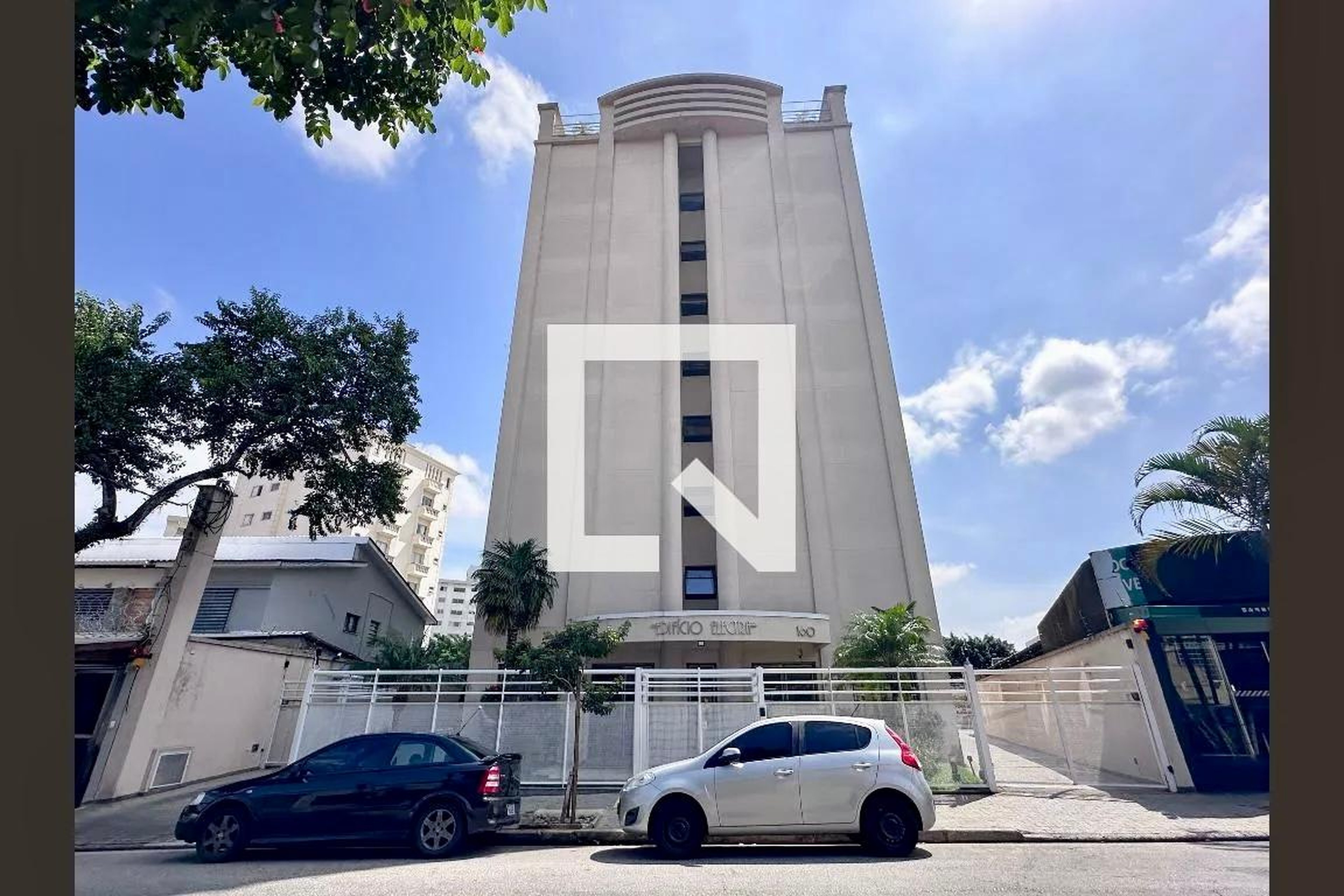 Fachada Condomínio em Rua Rosário Catanzaro, 160